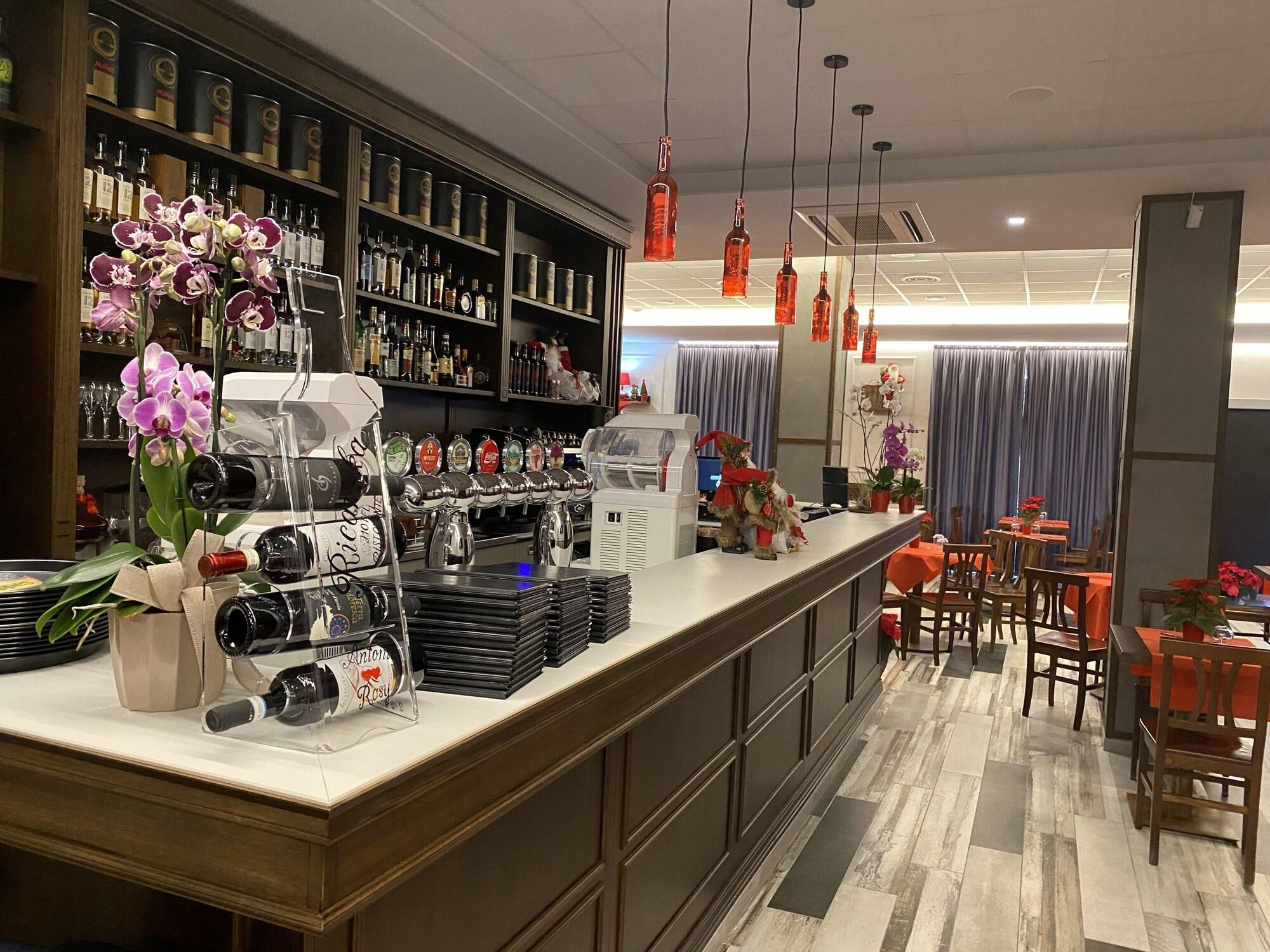 Bar/Salón RH Ricaroka