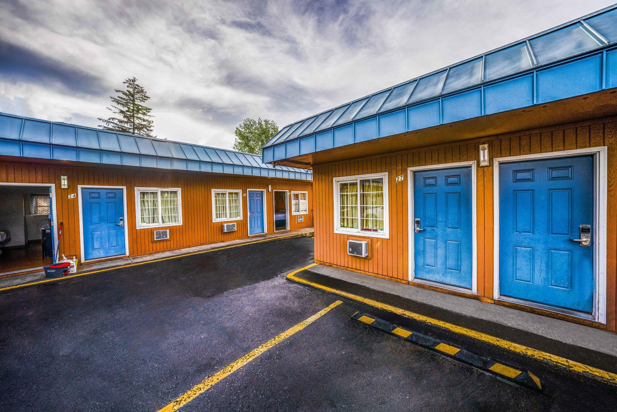 Varios Royal Gateway Motel By OYO