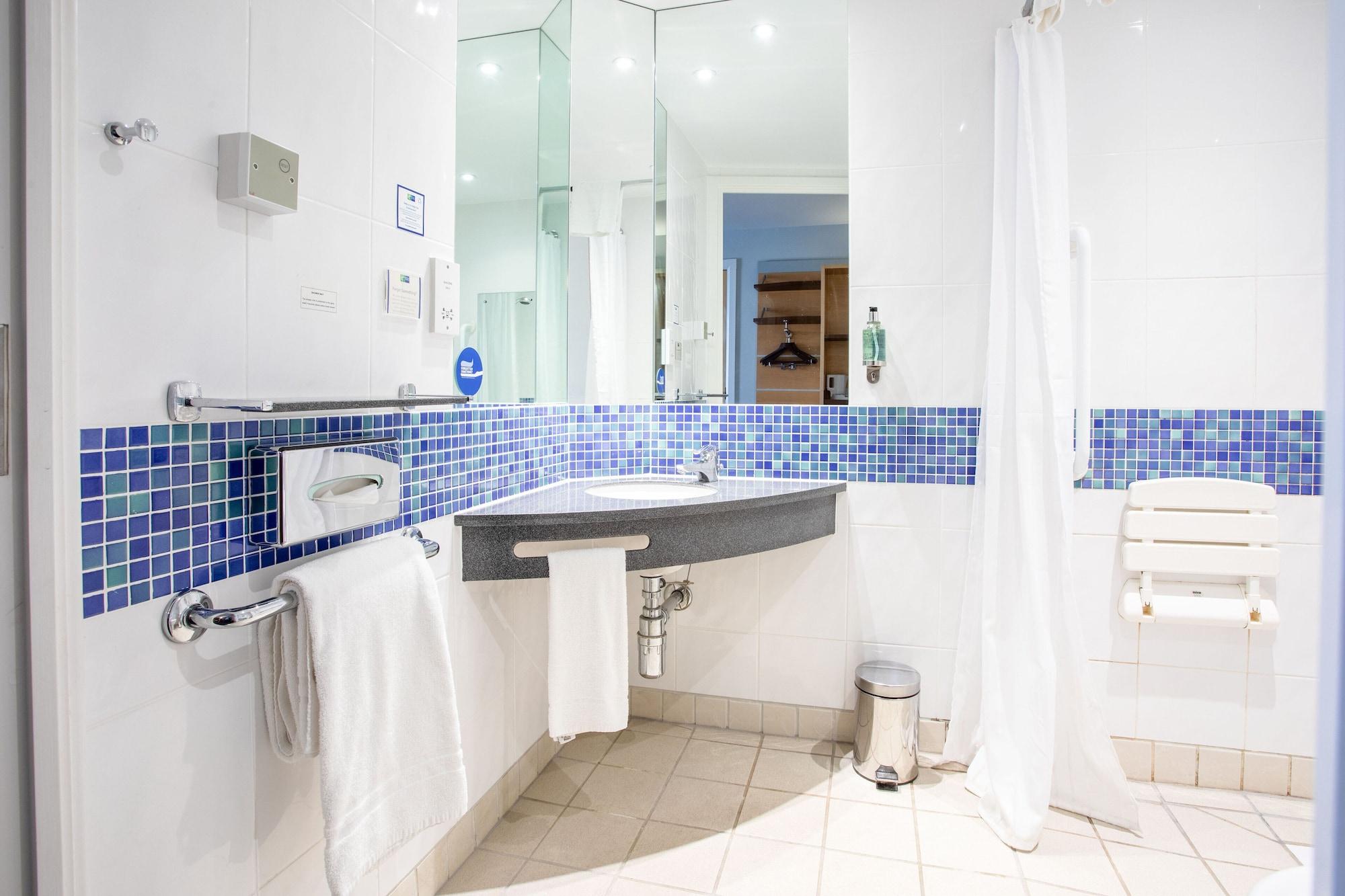 Equipamiento de Habitación Holiday Inn Express Dunfermline by IHG