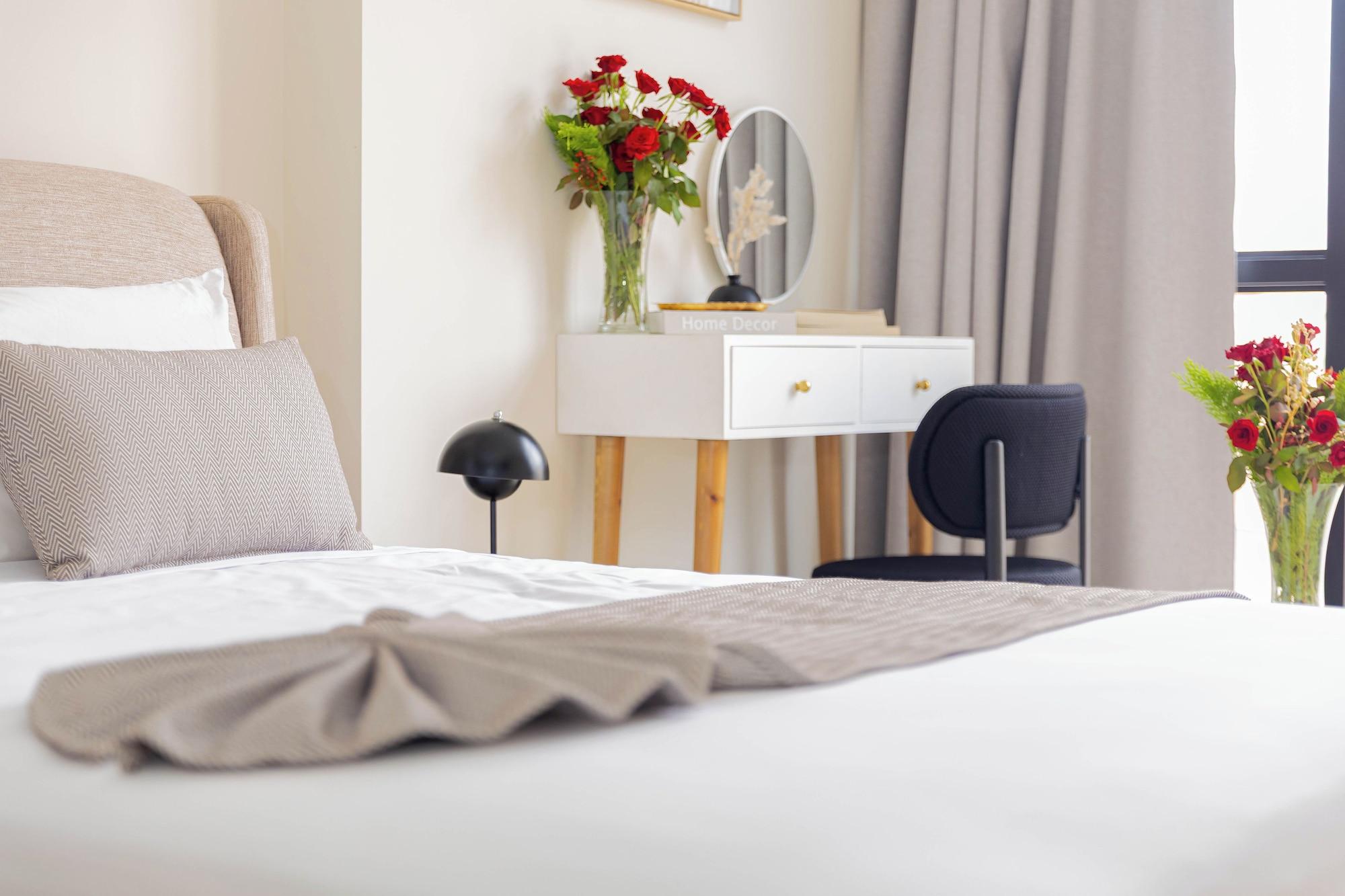 Varios Golden Sky Home