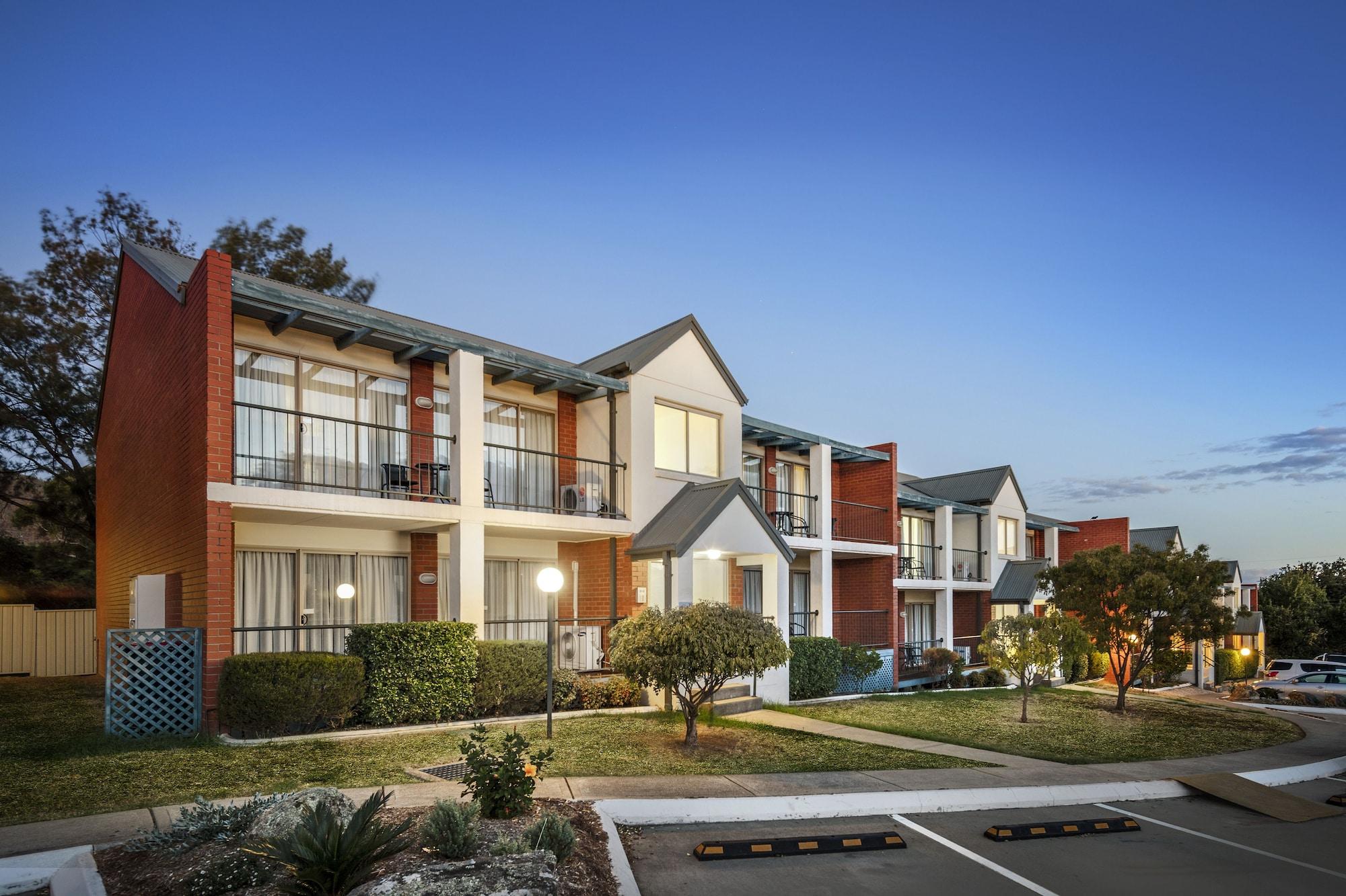 Vista Exterior Quest Tamworth