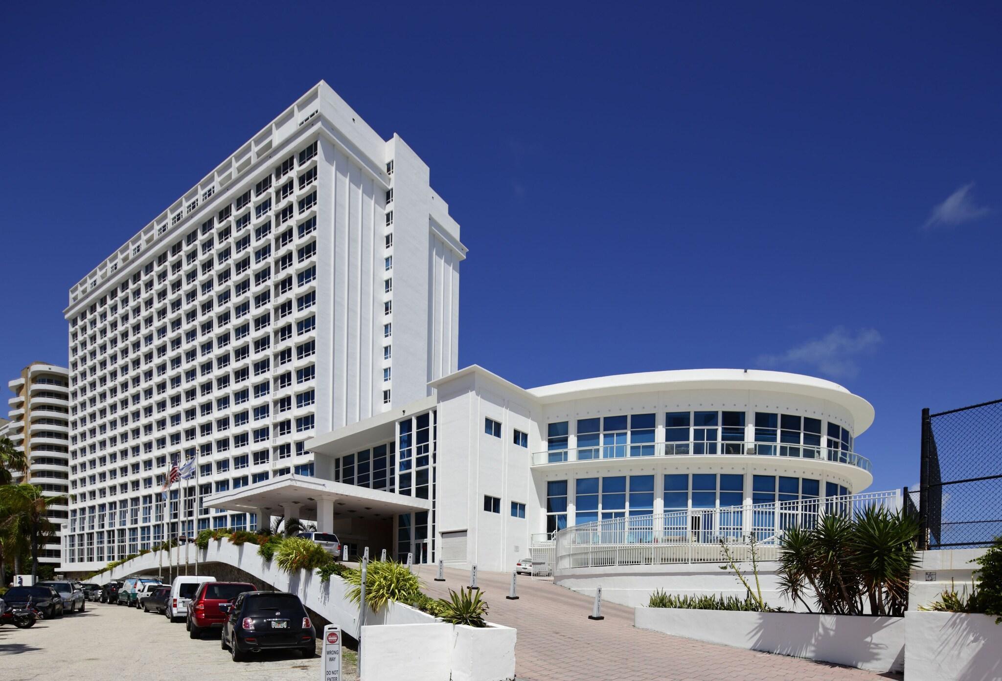 Vista Exterior New Point Miami Beach Apartments
