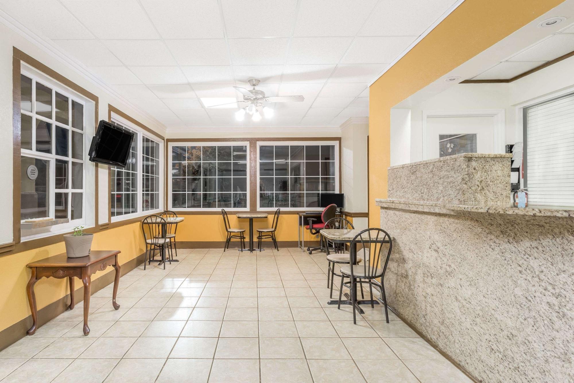 Vista Lobby Super 8 by Wyndham Santee