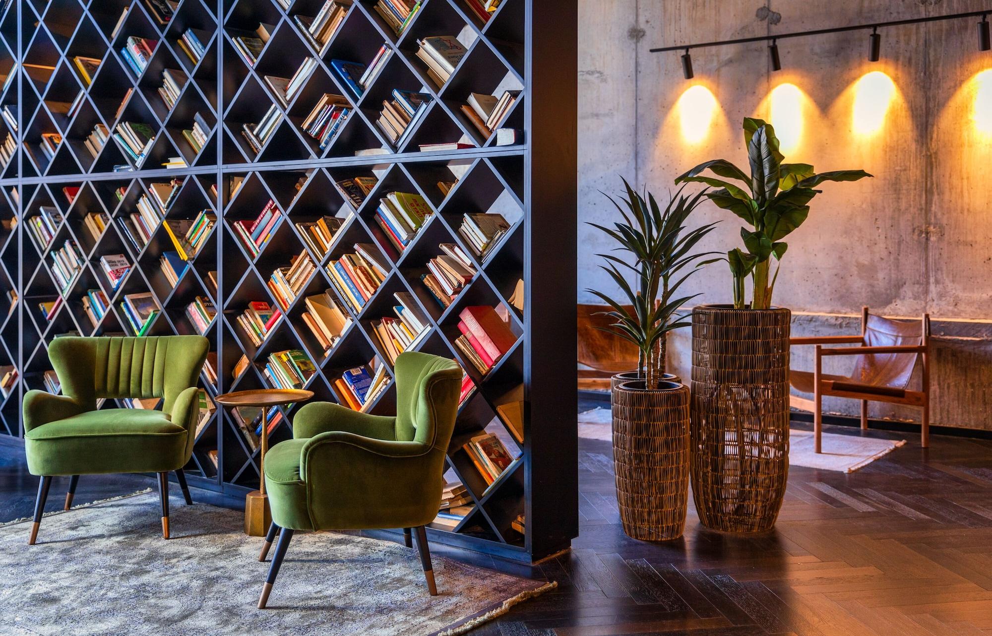 Vista Lobby Brown Machne Yehuda