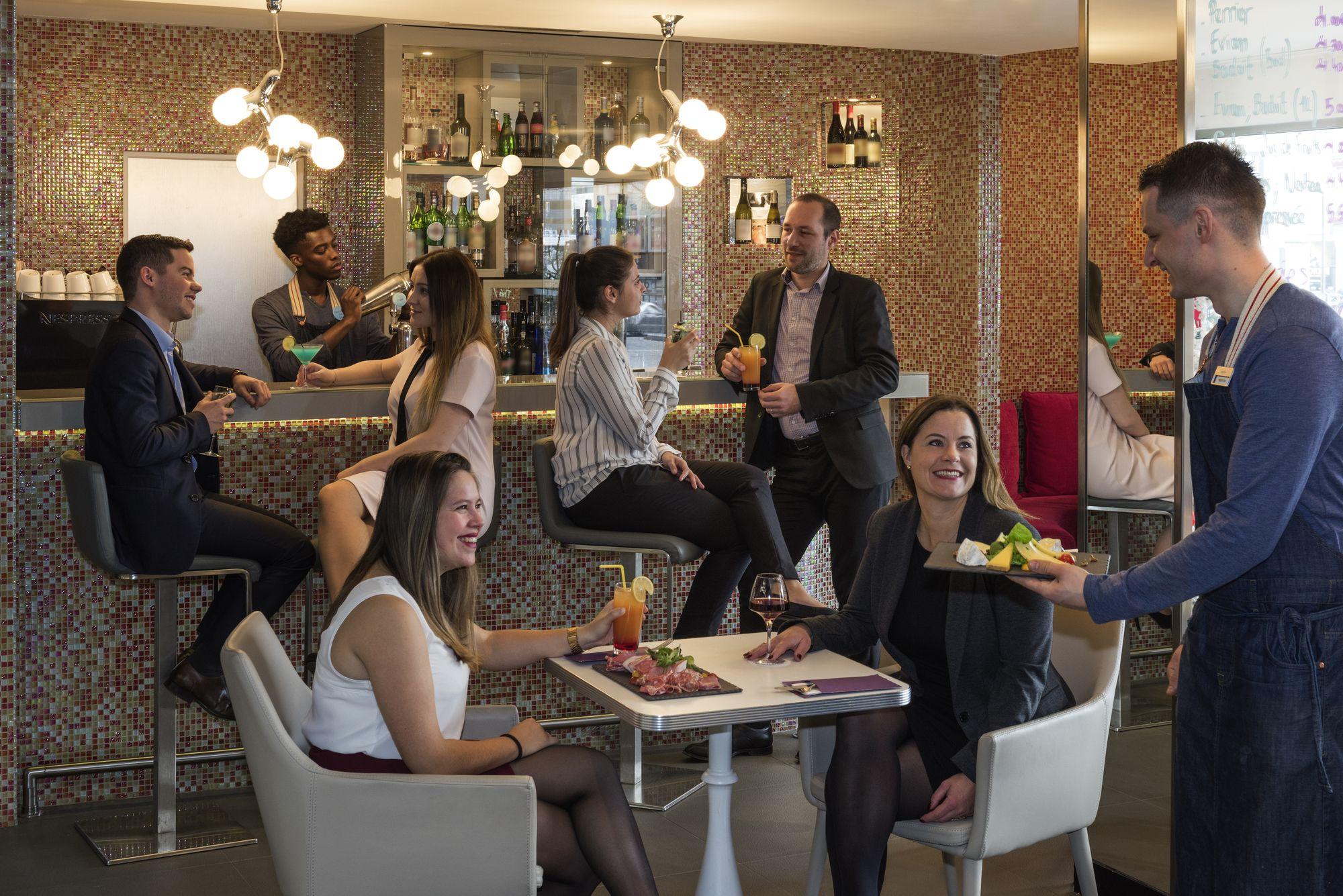 Bar/Salón Mercure Paris Vaugirard Porte de Versailles