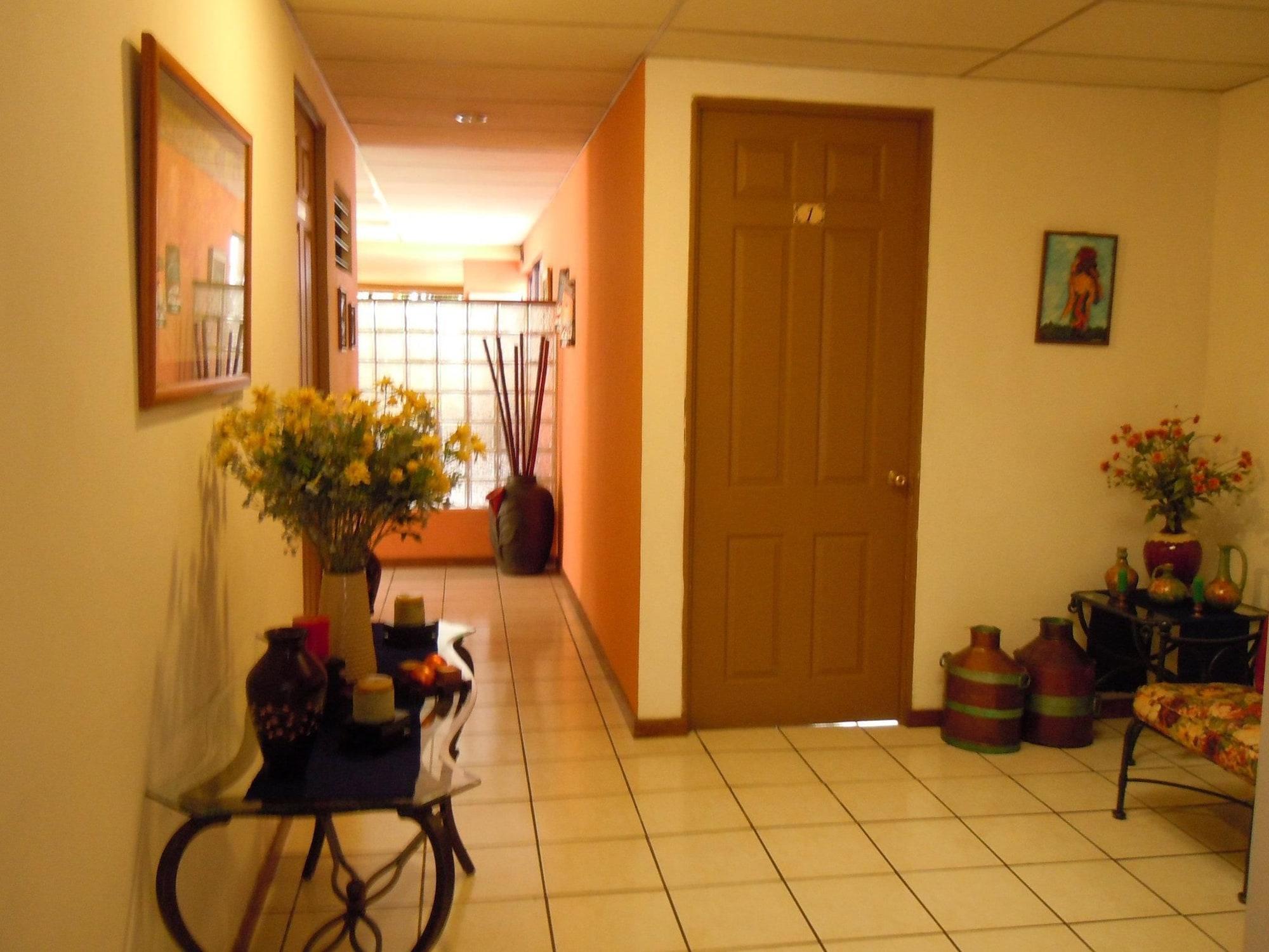 Varios Hostal Verona