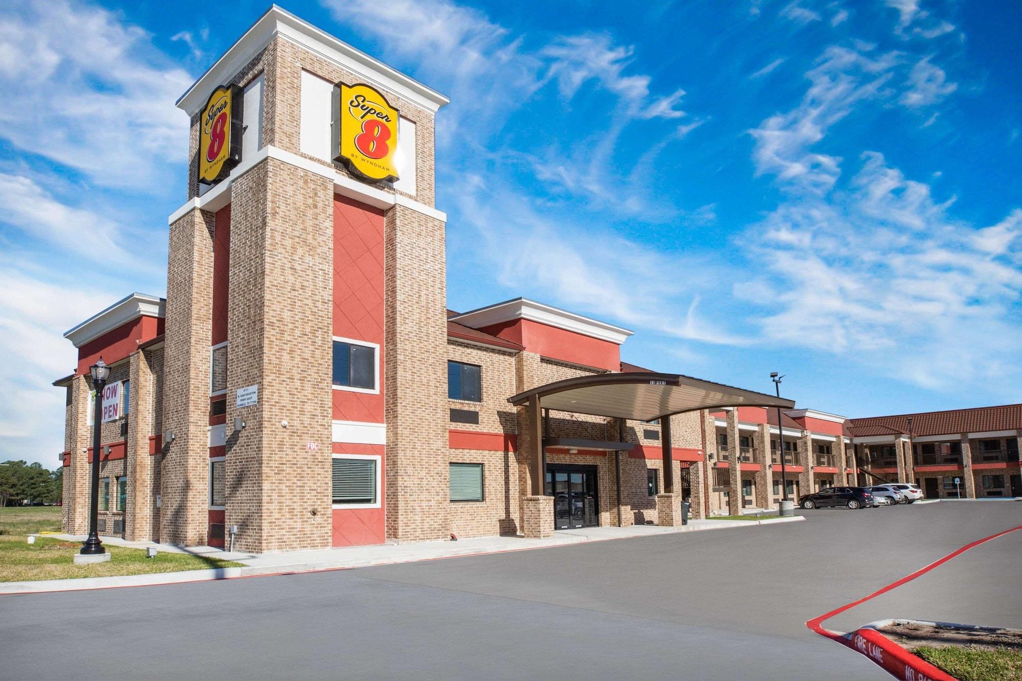 Varios Super 8 by Wyndham Humble/Fallcreek/Houston