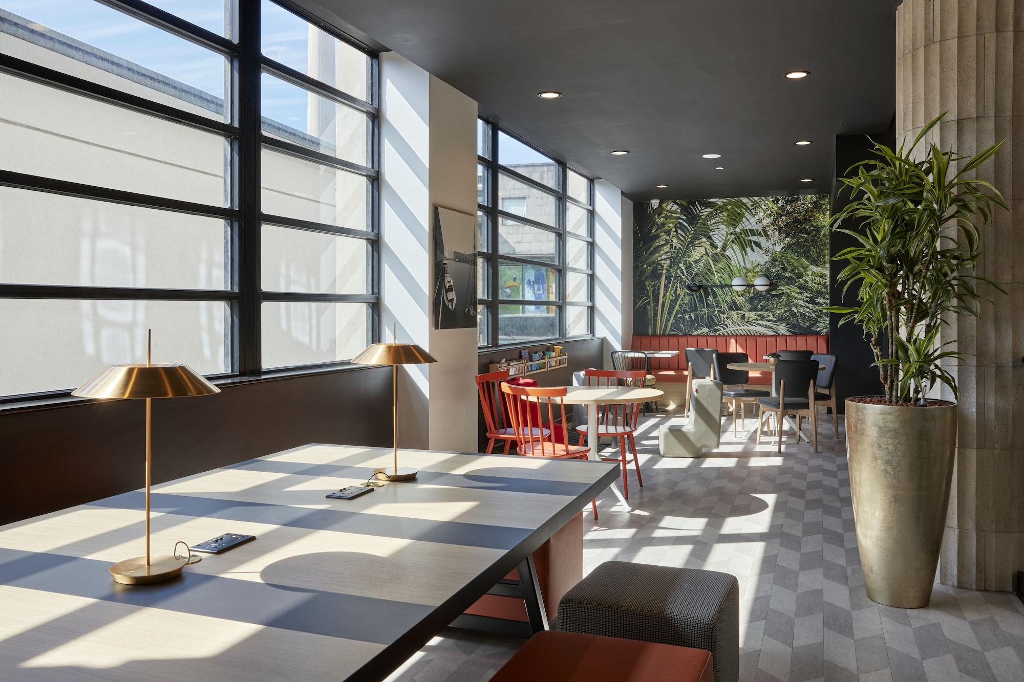 Vista Lobby Aparthotel Adagio Liverpool City Centre