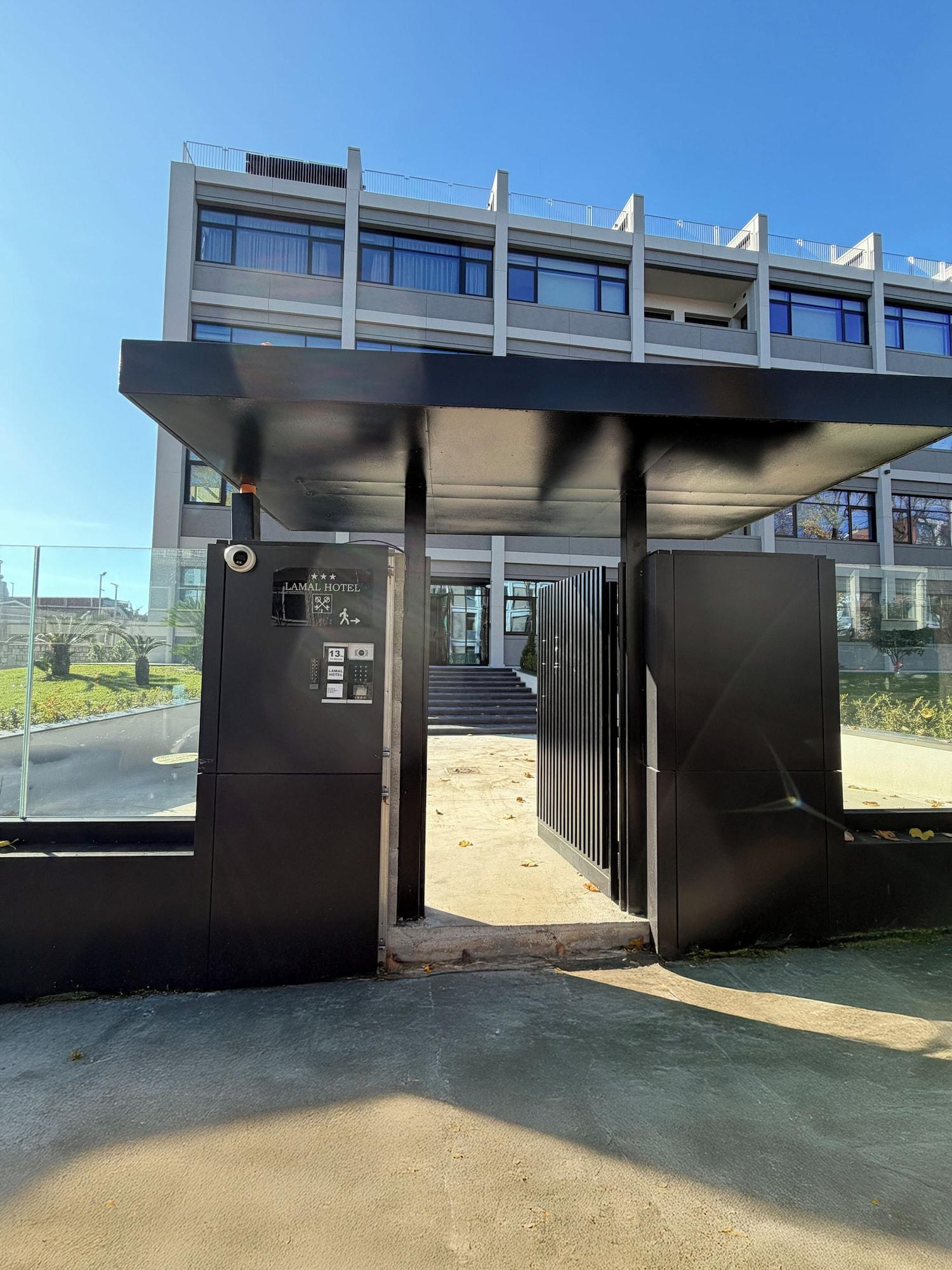 Vista Exterior Lamal Hotel