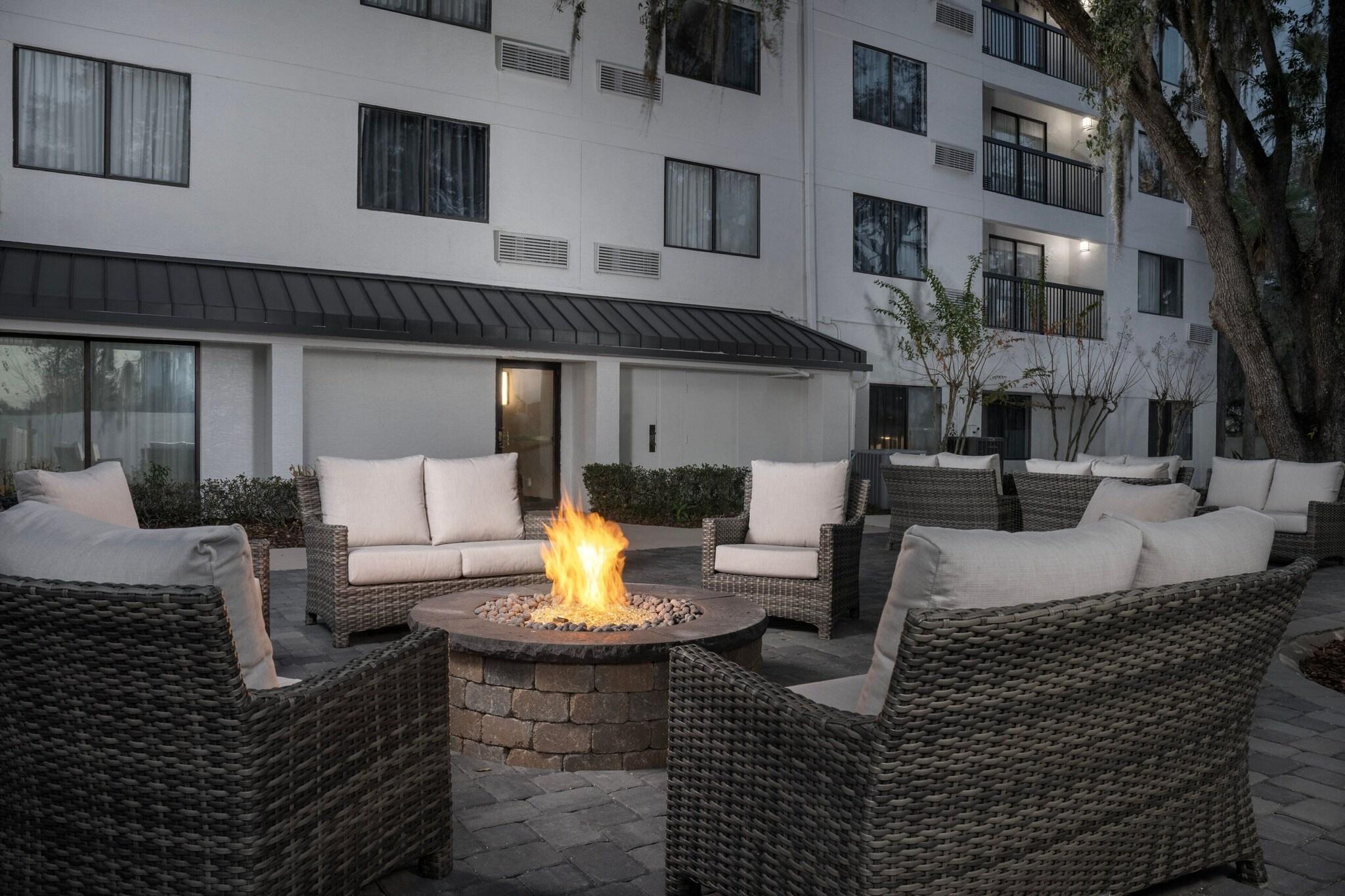 Vista Exterior Courtyard by Marriott Orlando East/UCF Area