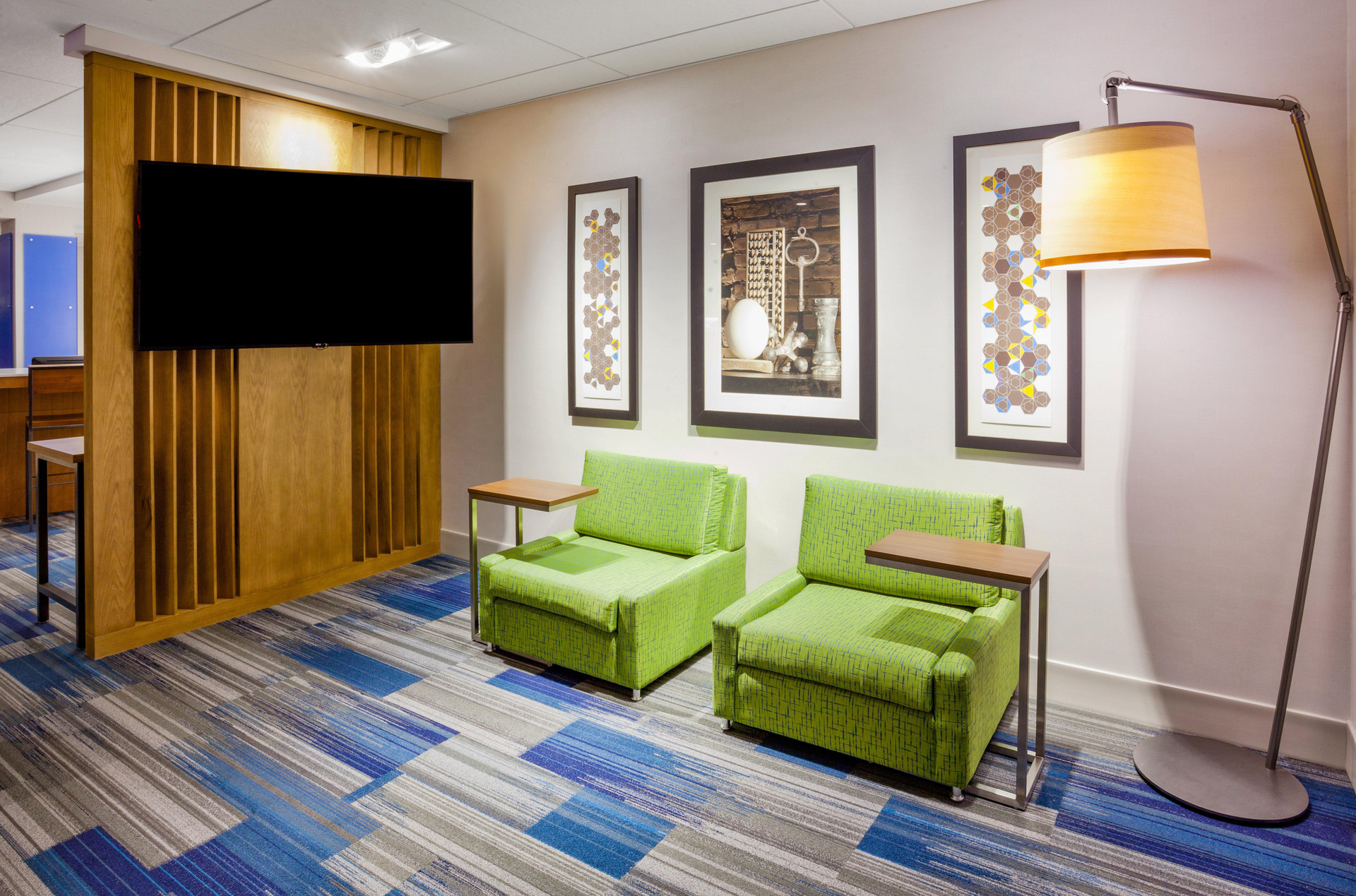 Vista Lobby Holiday Inn Express & Suites Des Moines Downtown by IHG