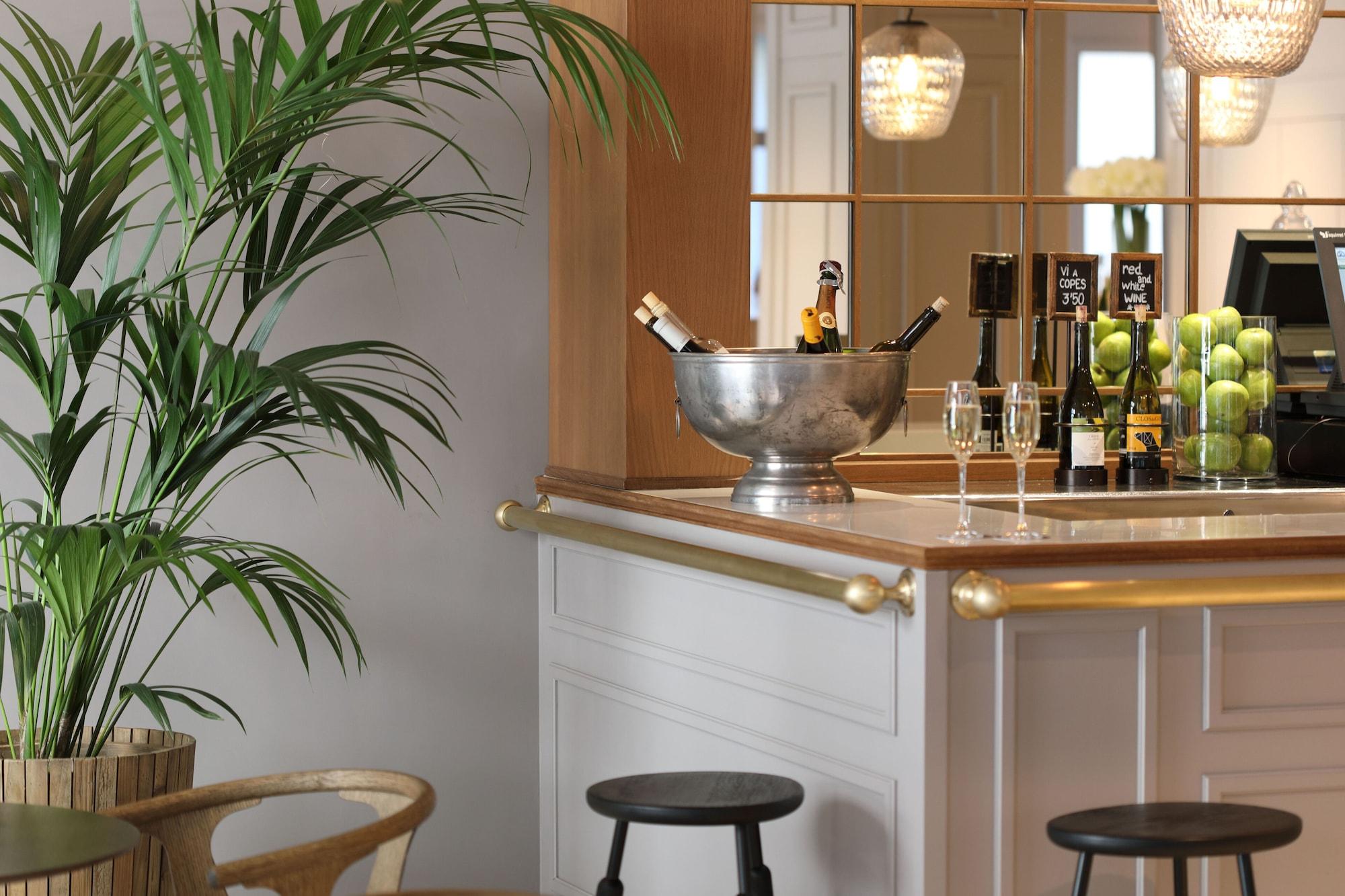 Bar/Salón Apartaments Plaça del Vi
