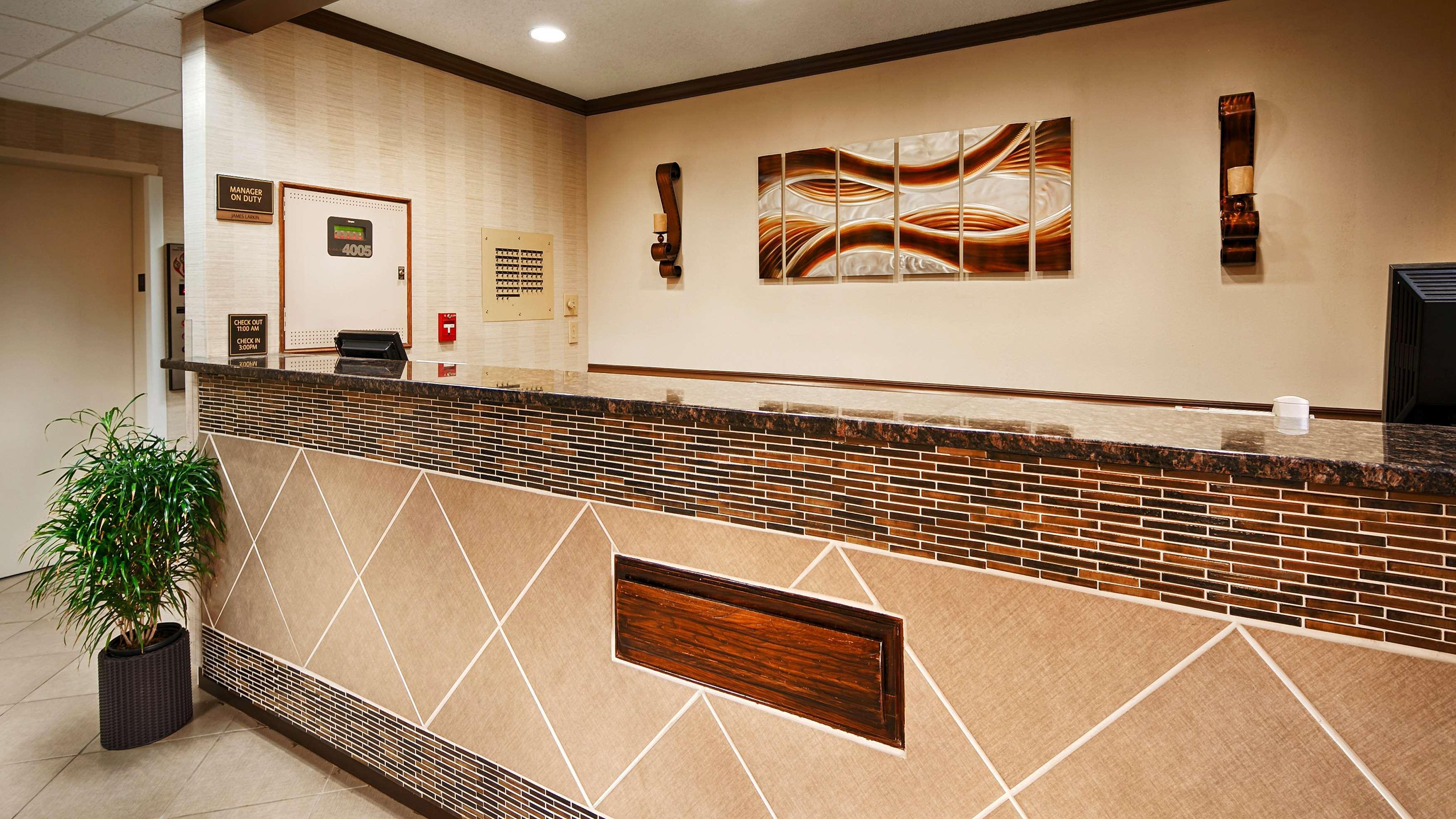 Vista Lobby Best Western River City Hotel