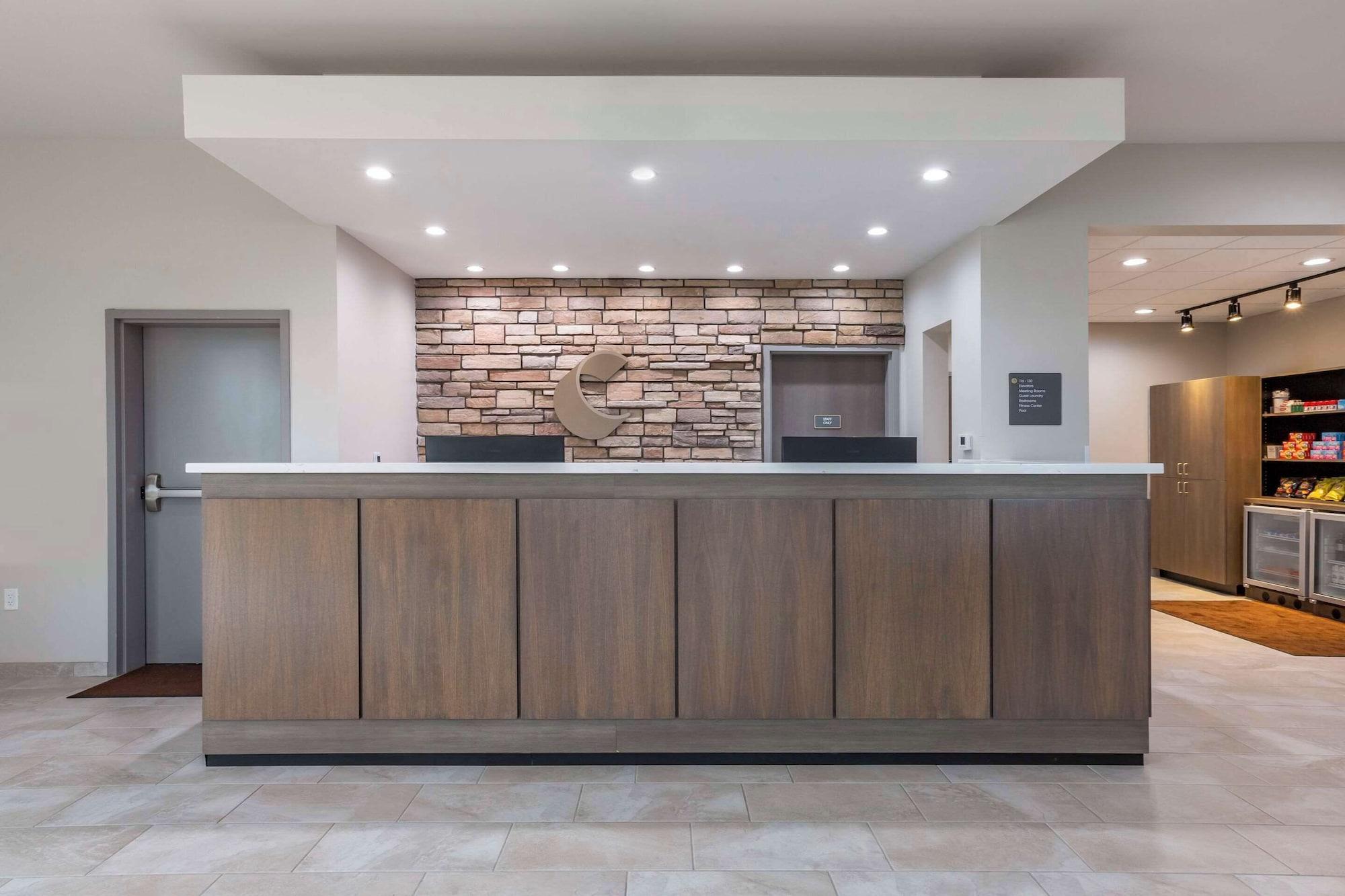 Vista Lobby Comfort Suites Scottsdale Talking Stick Entertainment District