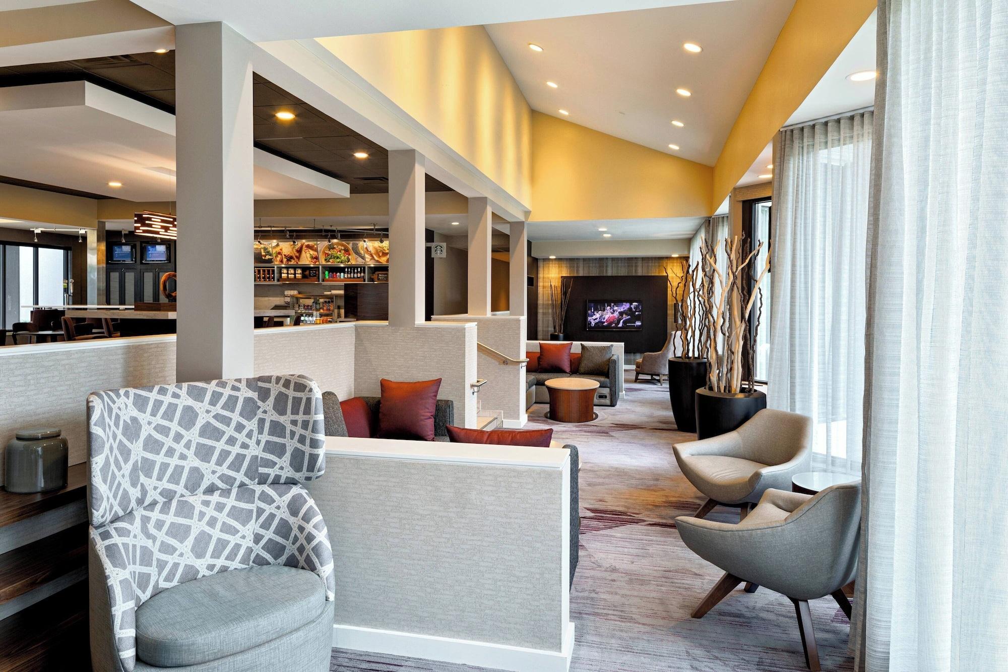 Vista Lobby Courtyard by Marriott Cincinnati Blue Ash