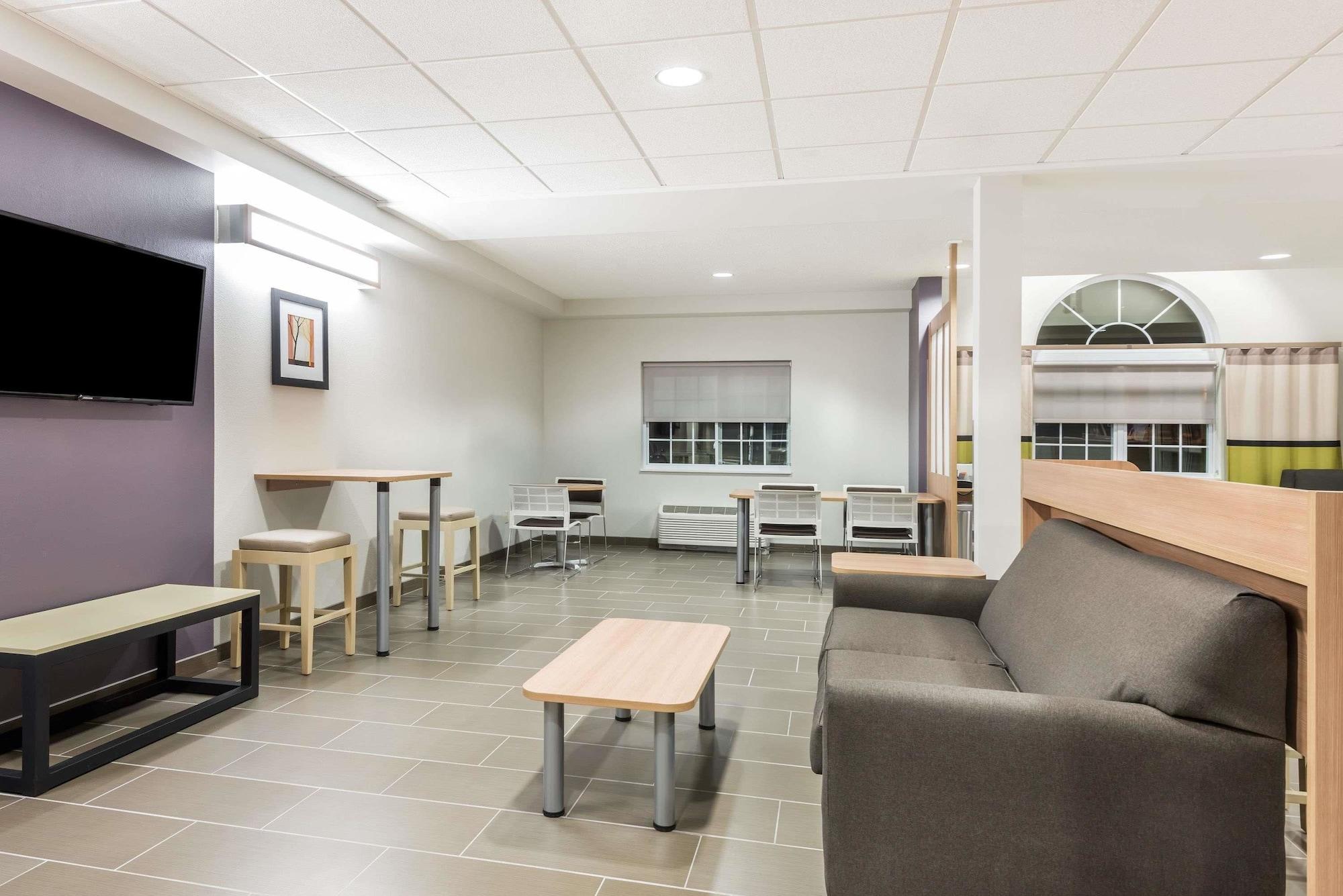 Vista Lobby Microtel Inn & Suites By Wyndham Beaver Falls