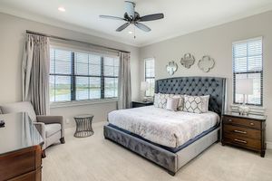 Alquiler Vacacional - The Retreat House: An Upscale 8 Bdrm Villa with Home Theater at Reunion