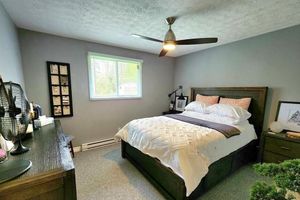 Alojamiento - Home Away from Home (Point Clark)
Clean and quiet Room for Rent!