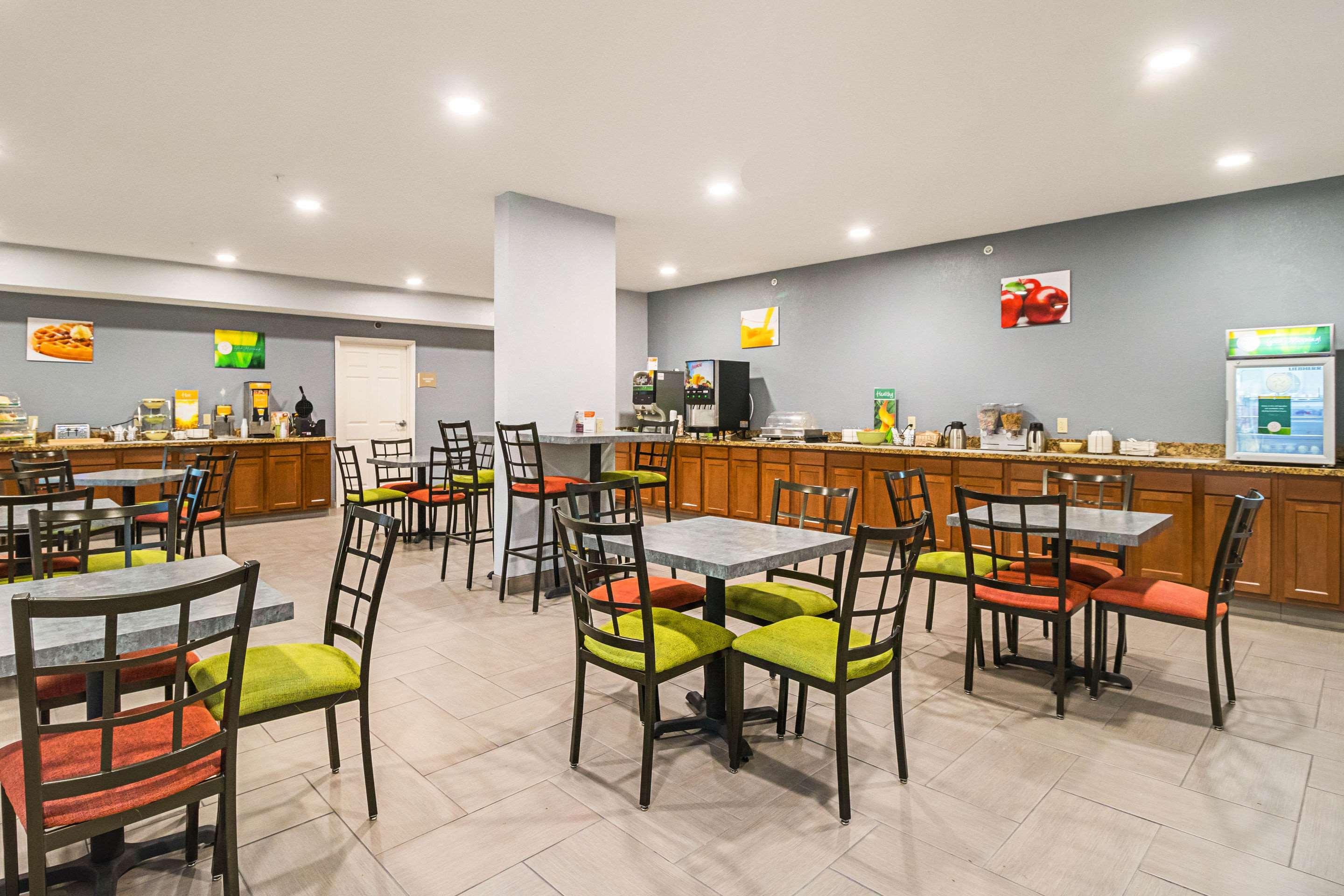 Restaurant Suburban Extended Stay Hotel Waterloo - Cedar Fall
