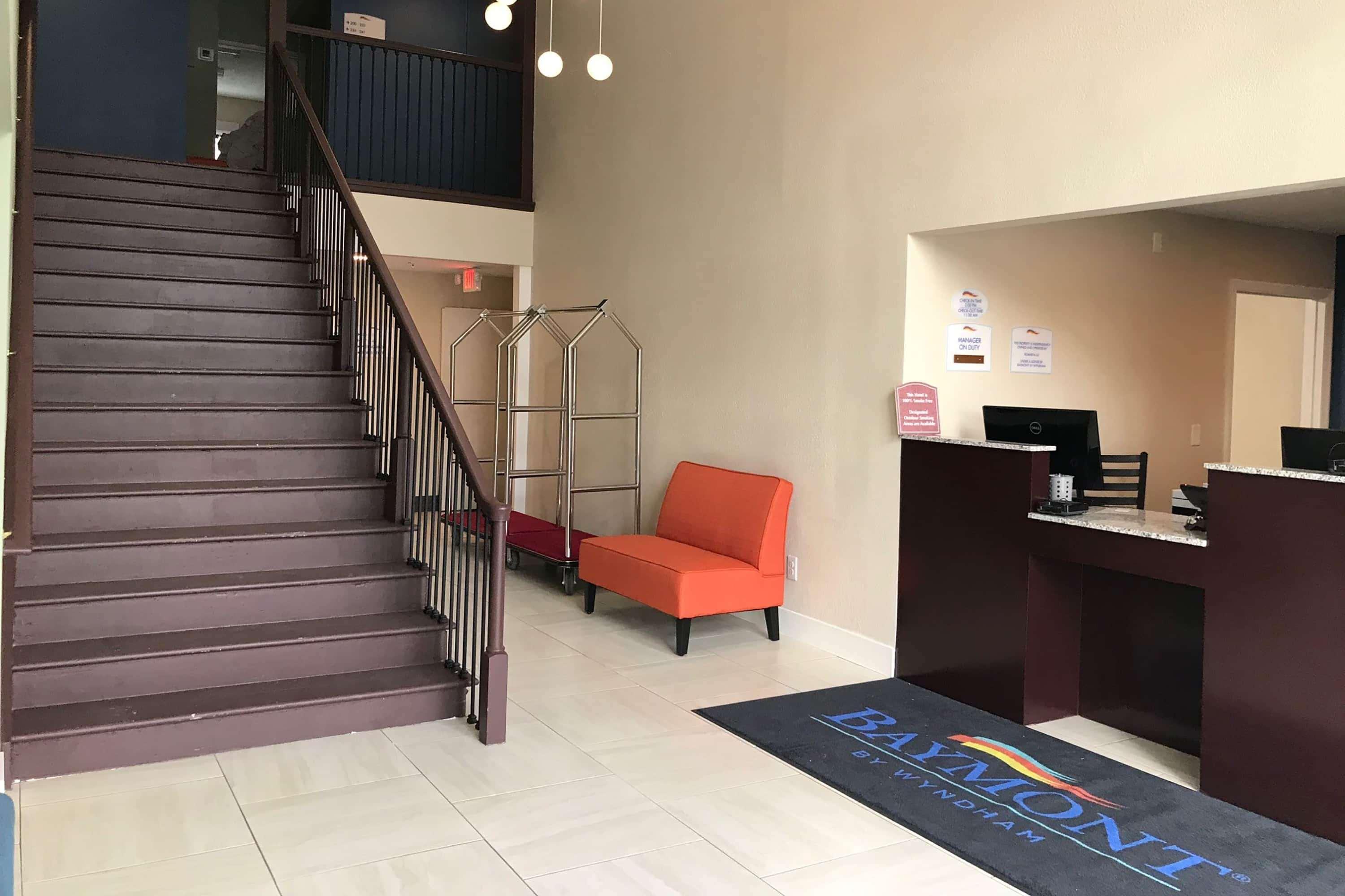 Vista Lobby Baymont By Wyndham Lake Park Valdosta I75