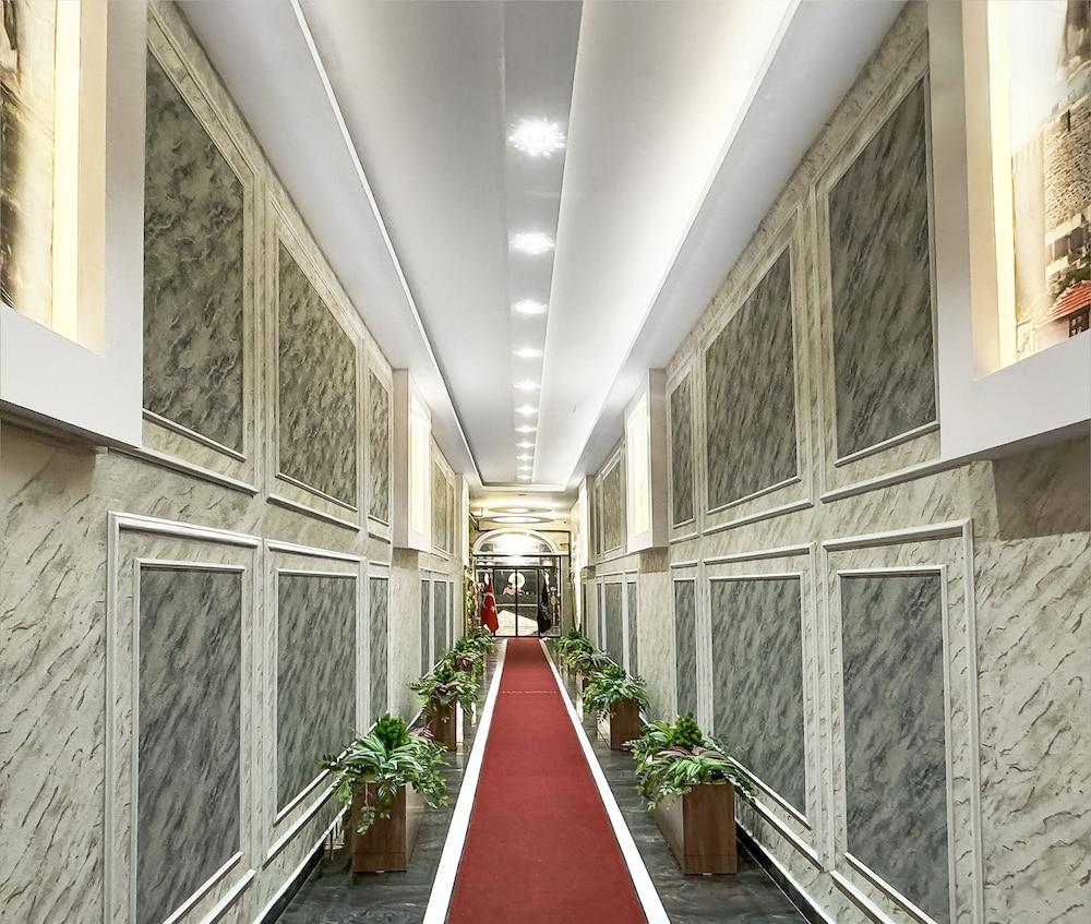 Vista Lobby Fullmoon Suit Otel