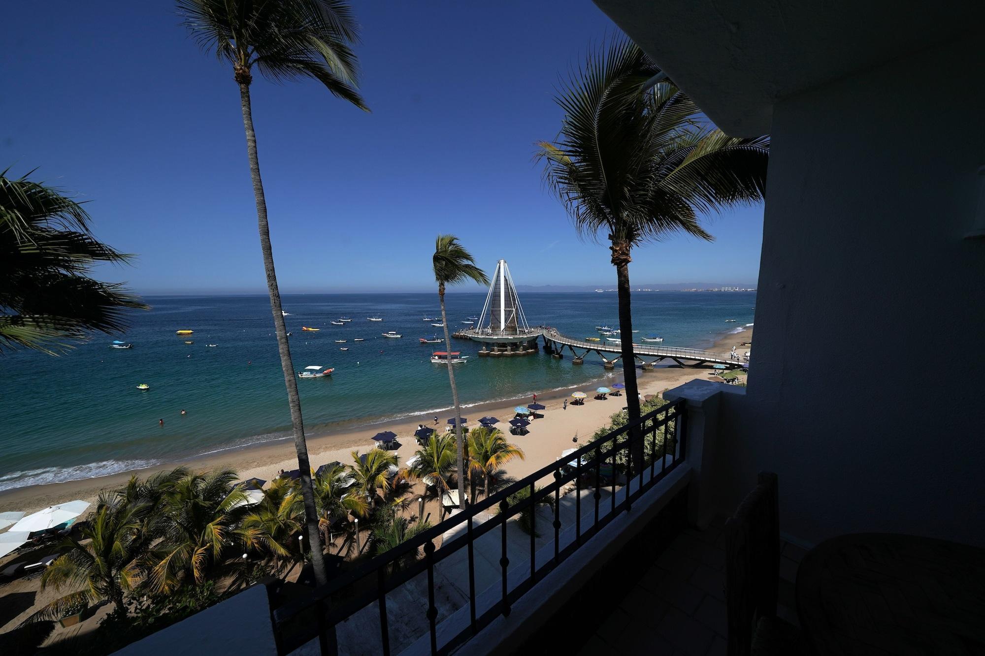 Playa Emperador Vallarta Beachfront Hotel and Suites