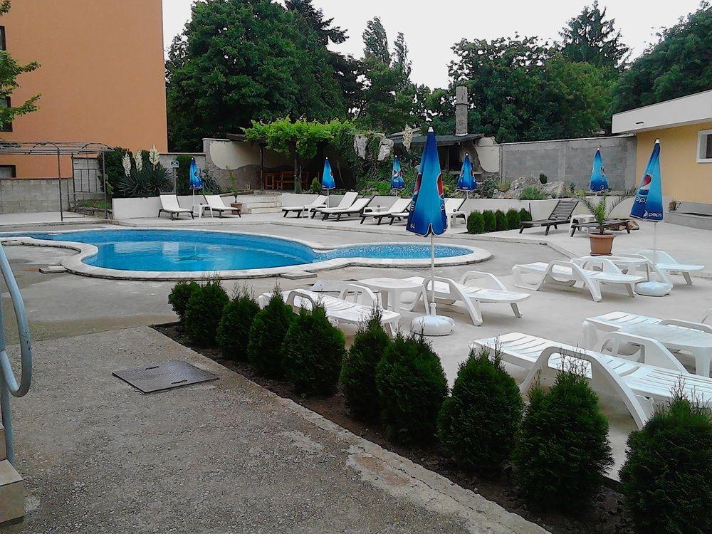 Vista Piscina Golden House Apartments