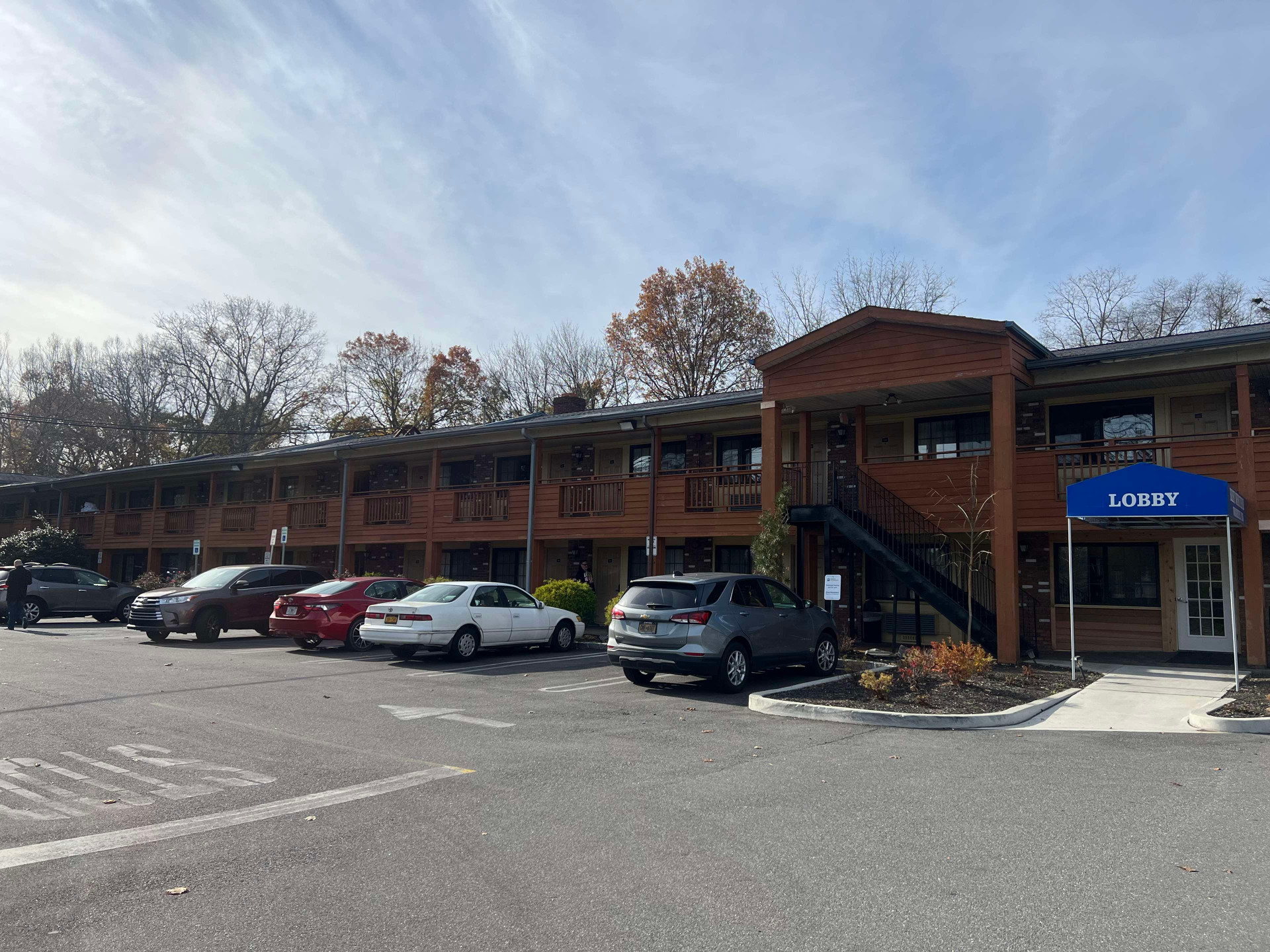 Vista Exterior SureStay Plus by Best Western Woodbury Inn