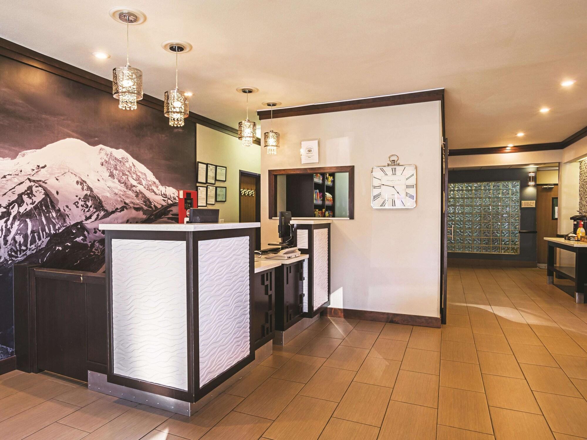 Vista Lobby La Quinta Inn by Wyndham Olympia - Lacey