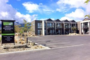 Alojamiento - West Meadows Motel