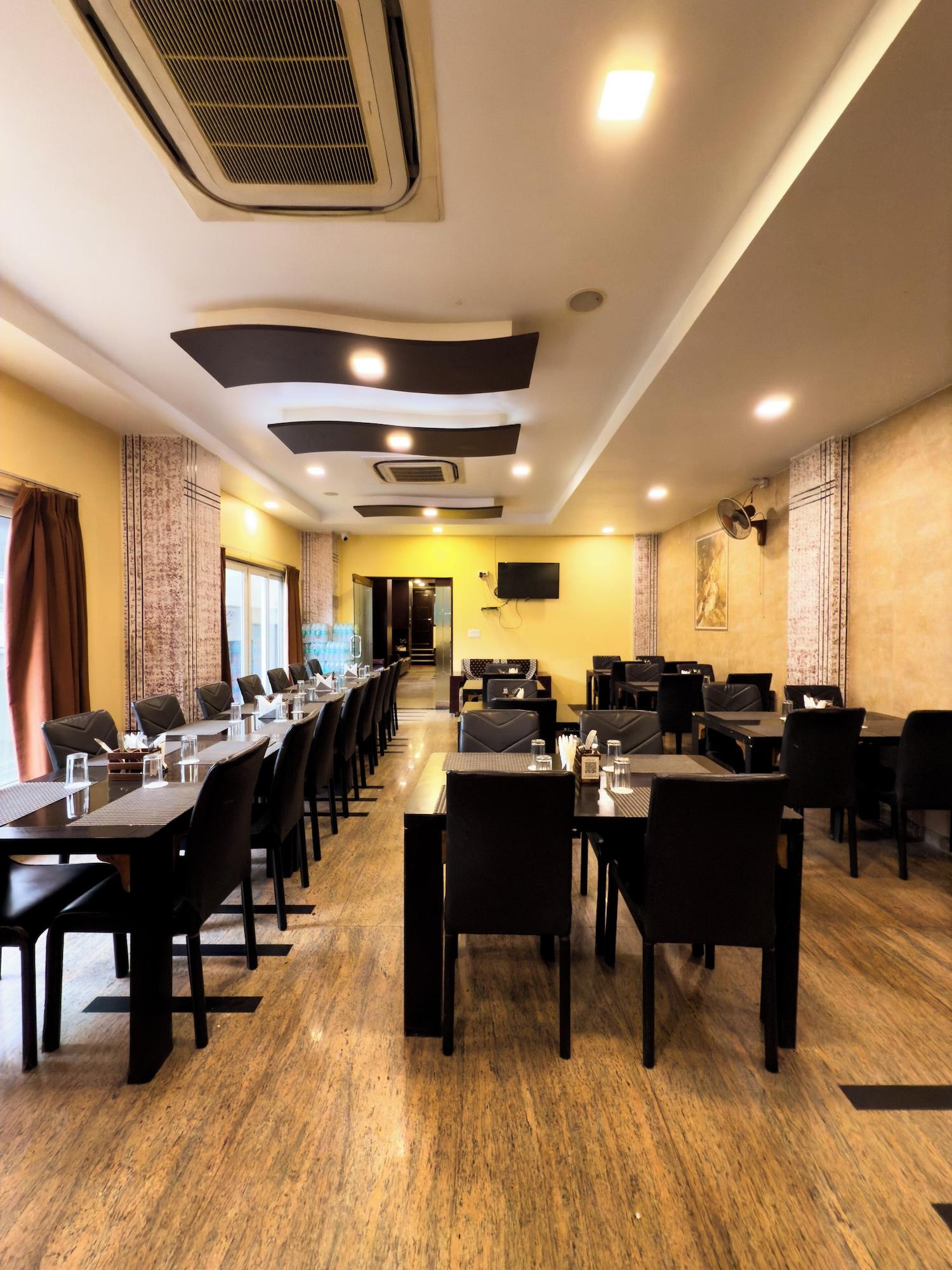 Restaurant Hotel Royal Palm - A Budget Hotel in Udaipur