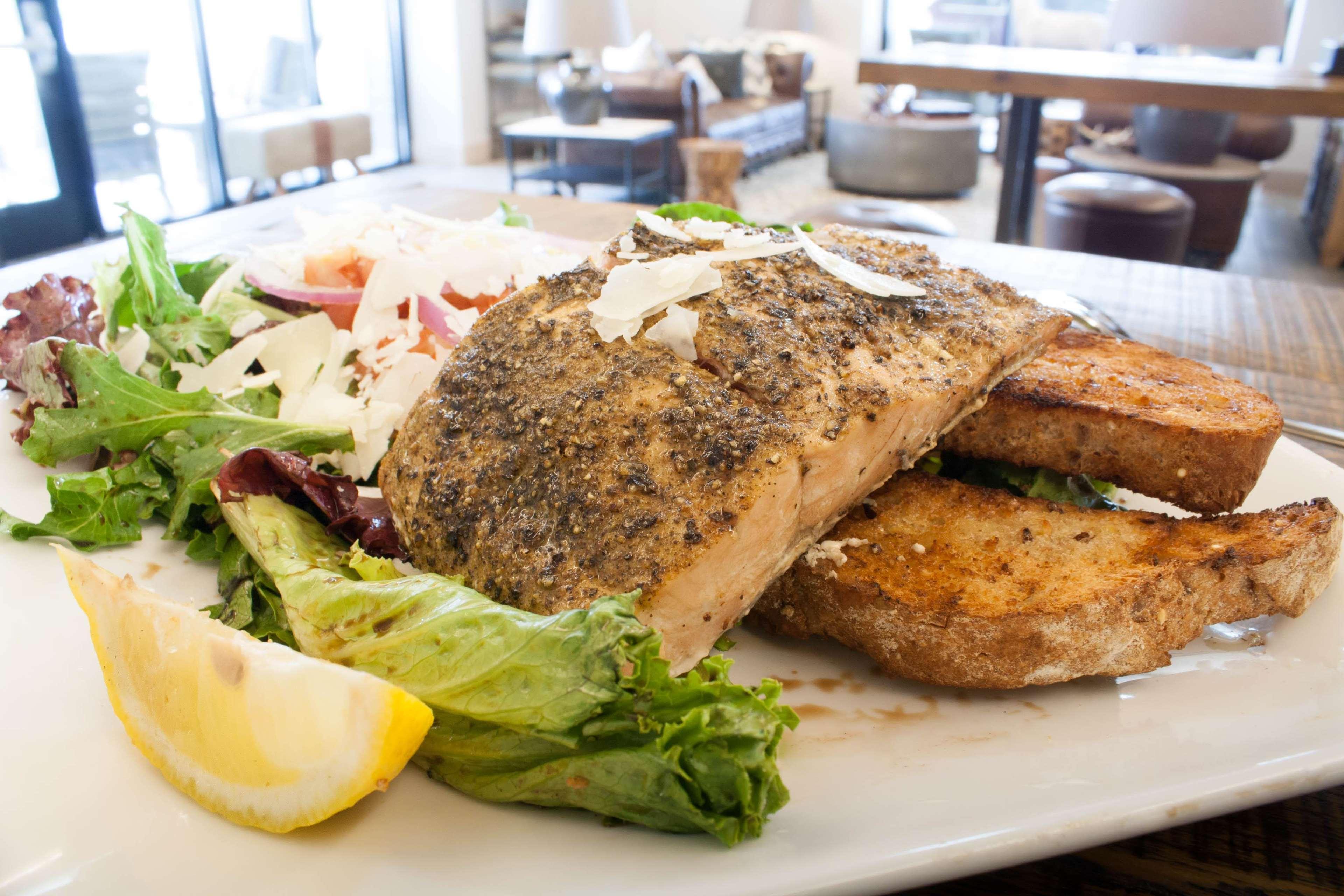 Restaurant Hotel Renovo Des Moines Urbandale,Tapestry Collection Hilton