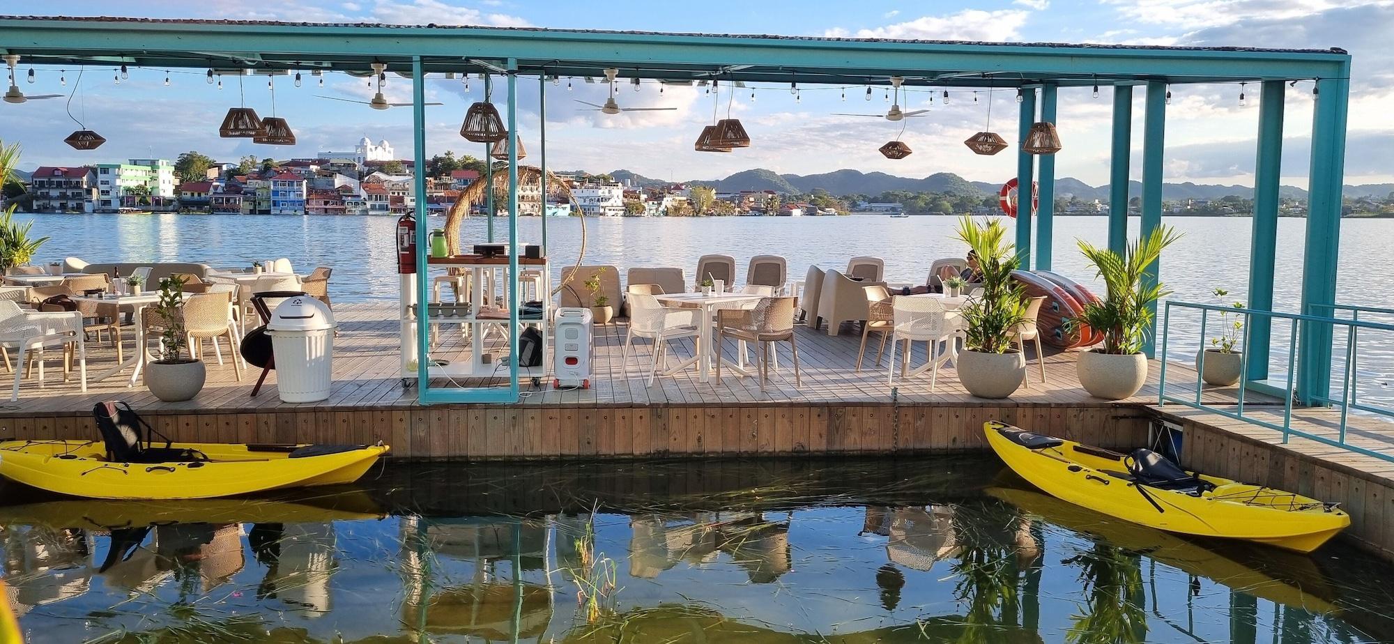 Instalaciones Recreativas Adra Hostel Peten