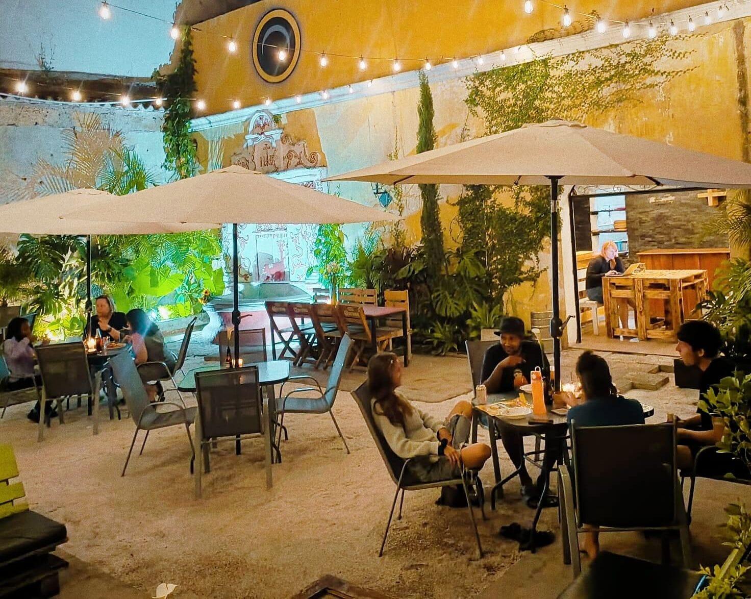 Varios Volko Party Hostel