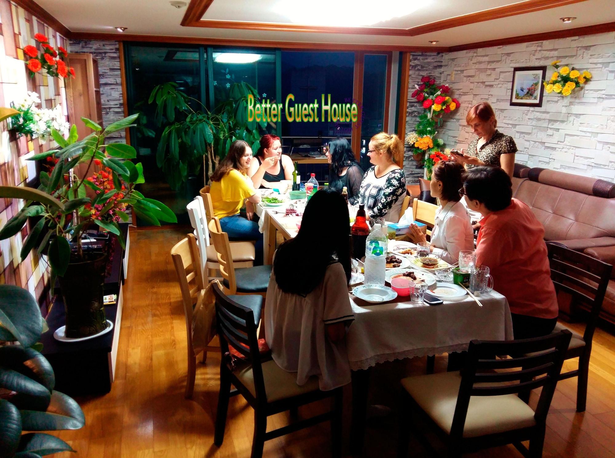 Varios Good Moments sharehouse
