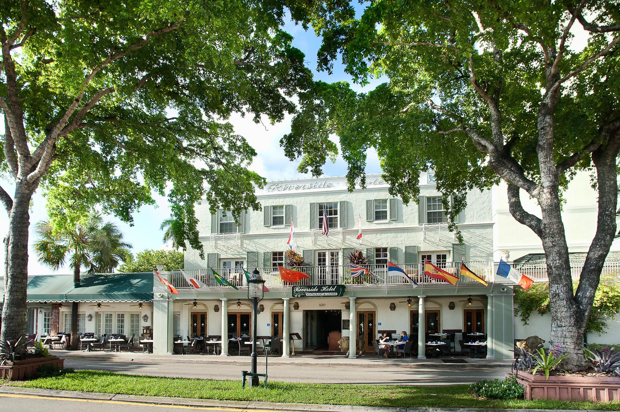 Vista Exterior Riverside Hotel
