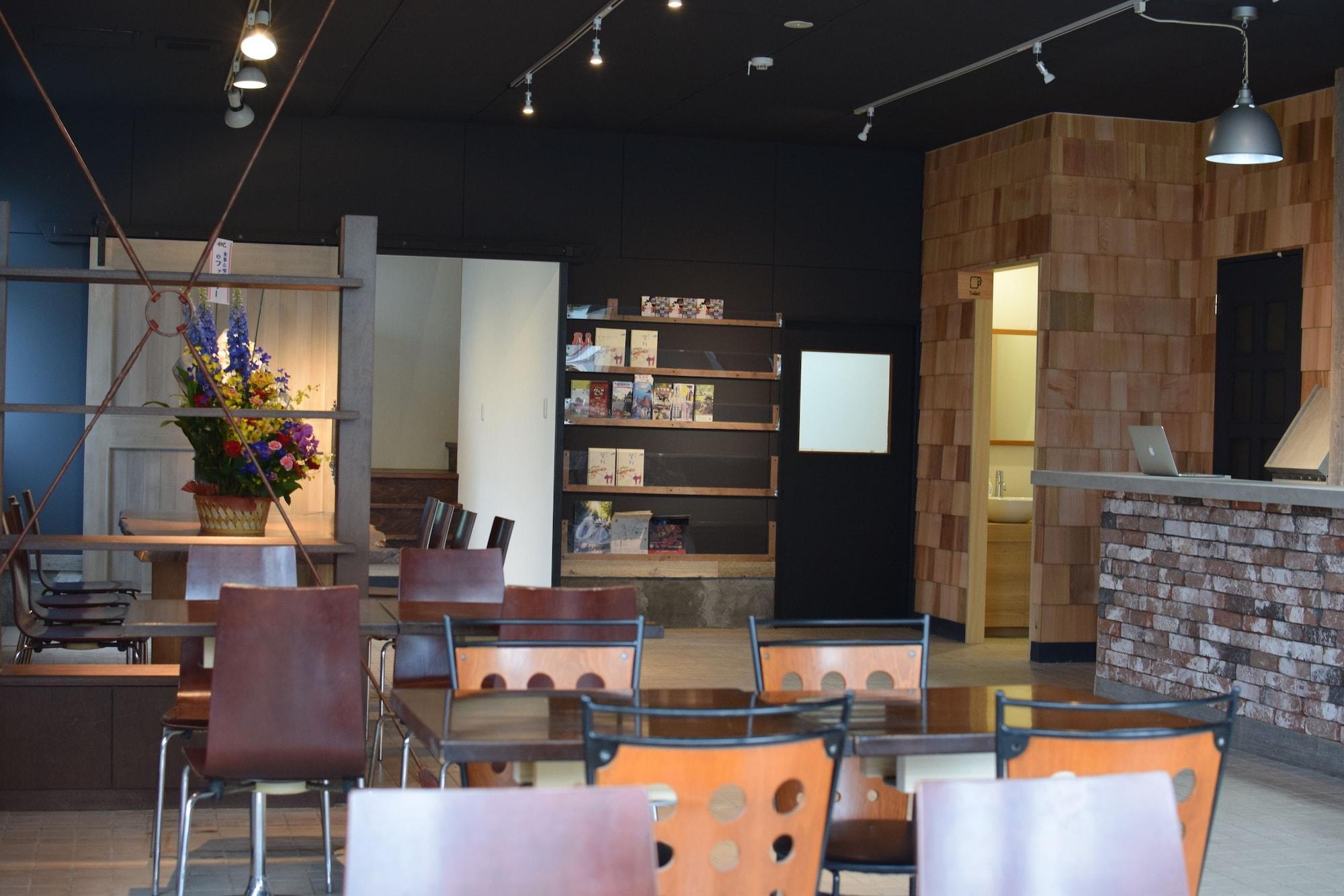 Bar/Salón Noboribetsu Guest House AKA & AO - Hostel