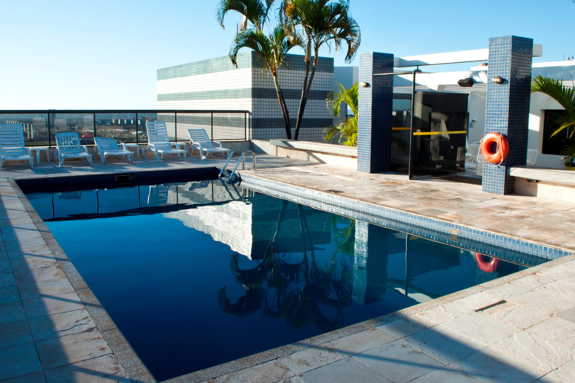 Vista Piscina Metropolitan Hotel by Atlantica