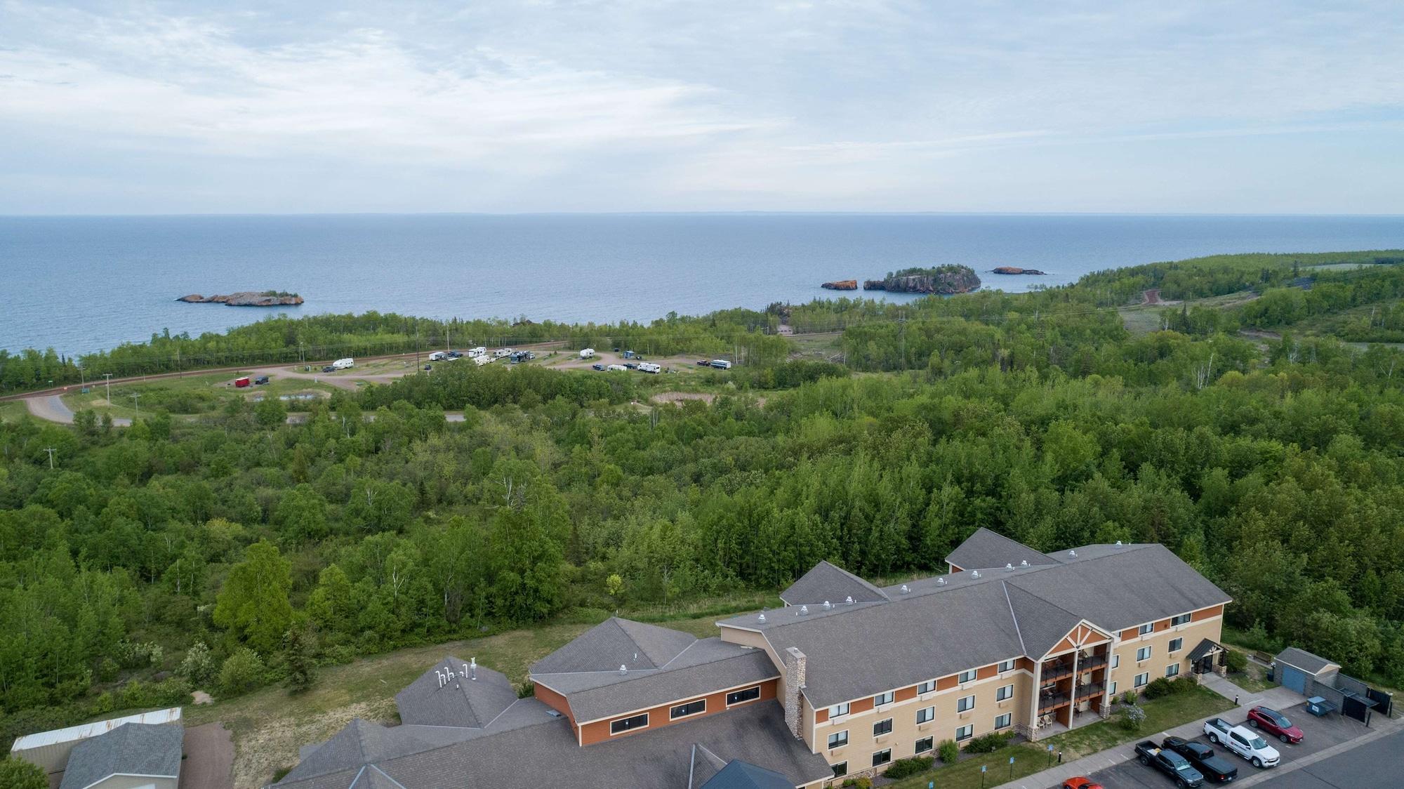 Vista Exterior Black Beach Inn by GrandStay
