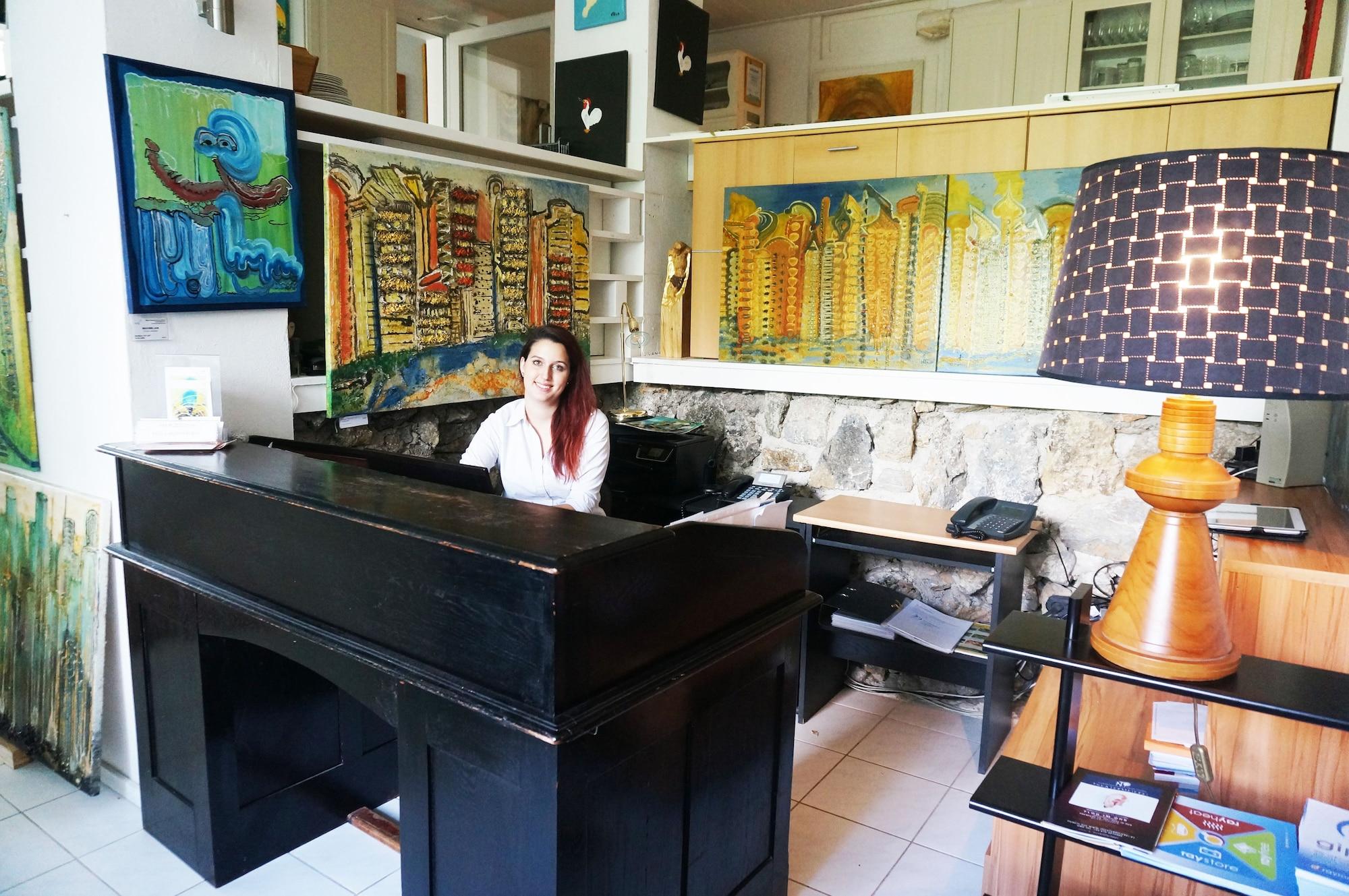 Vista Lobby Roomantic Apartments