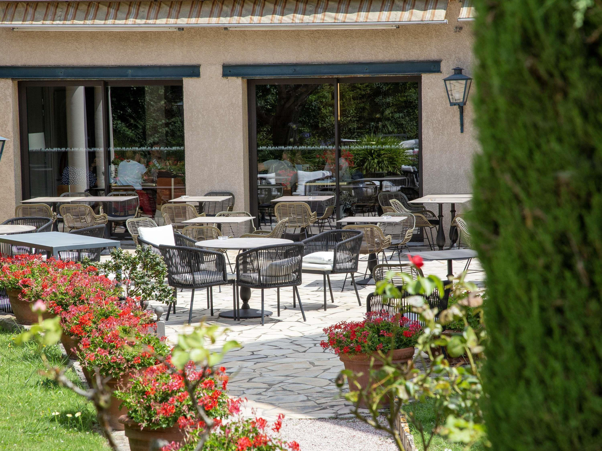 Bar/Salón Mercure Carcassonne la Cite Hotel