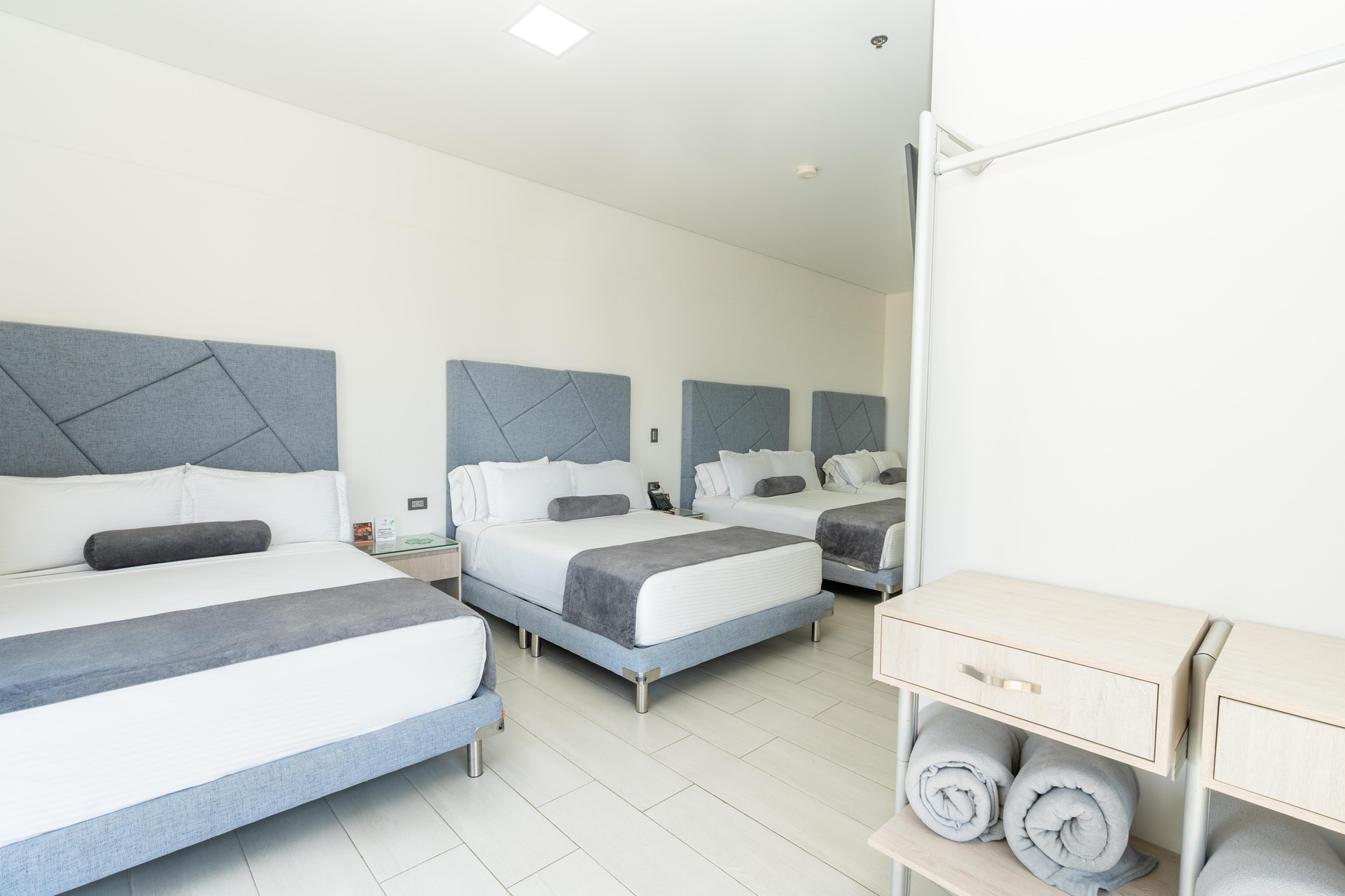 Camas Hotel Marco Polo Rodadero