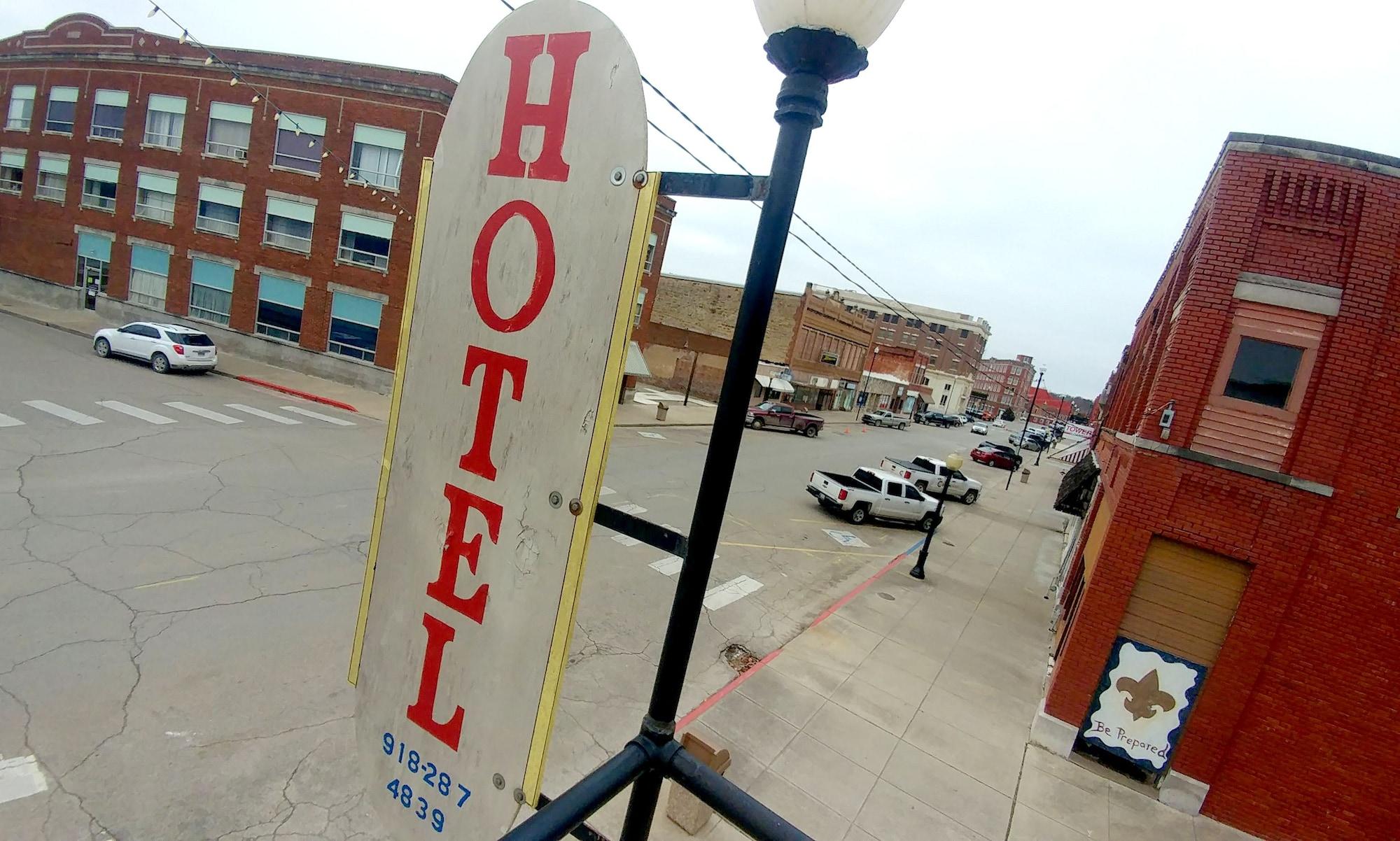 Vista Exterior Historic Whiting Hotel Suites