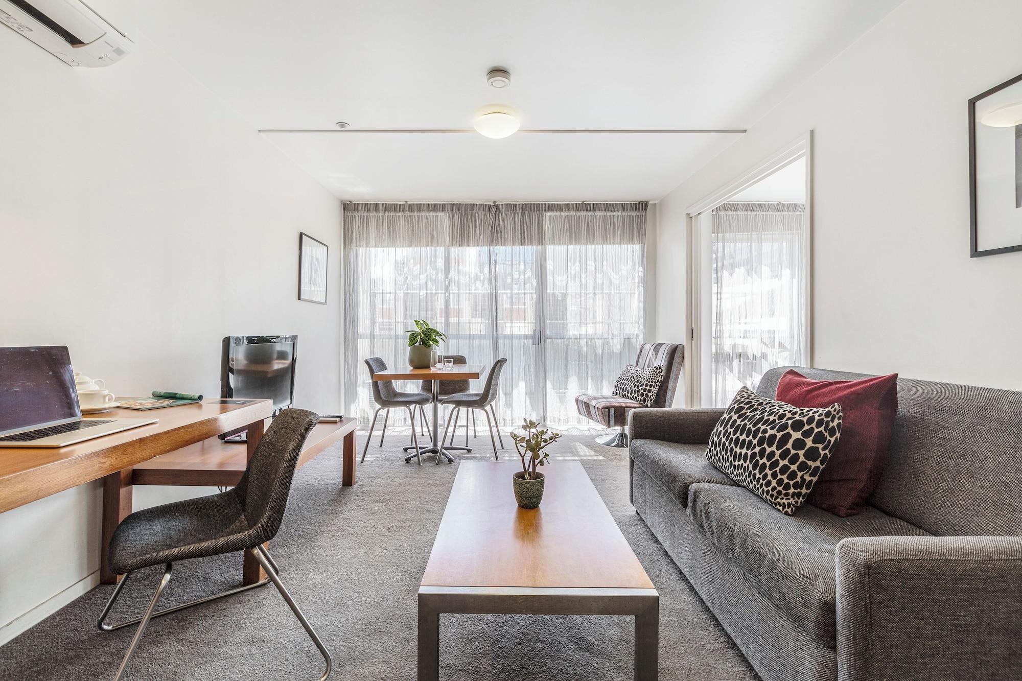 Varios Punthill Little Bourke