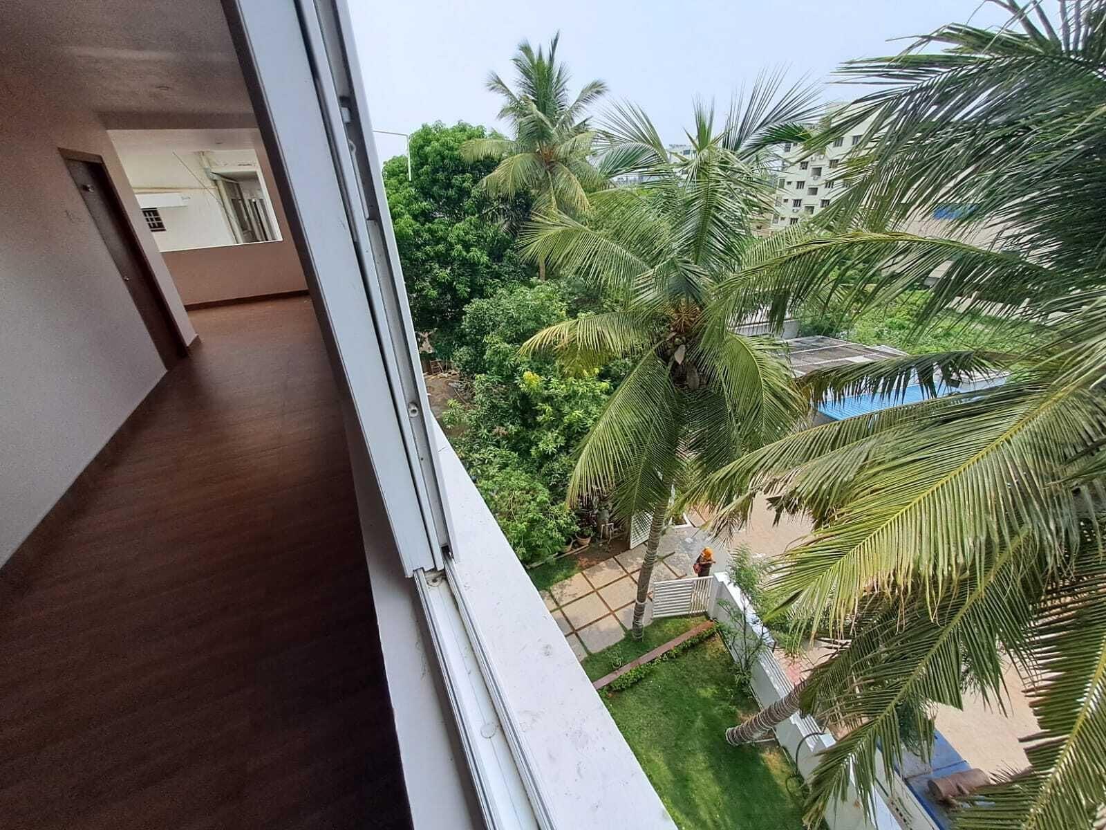 Vista Exterior DE CROWN LUXURY HOTEL