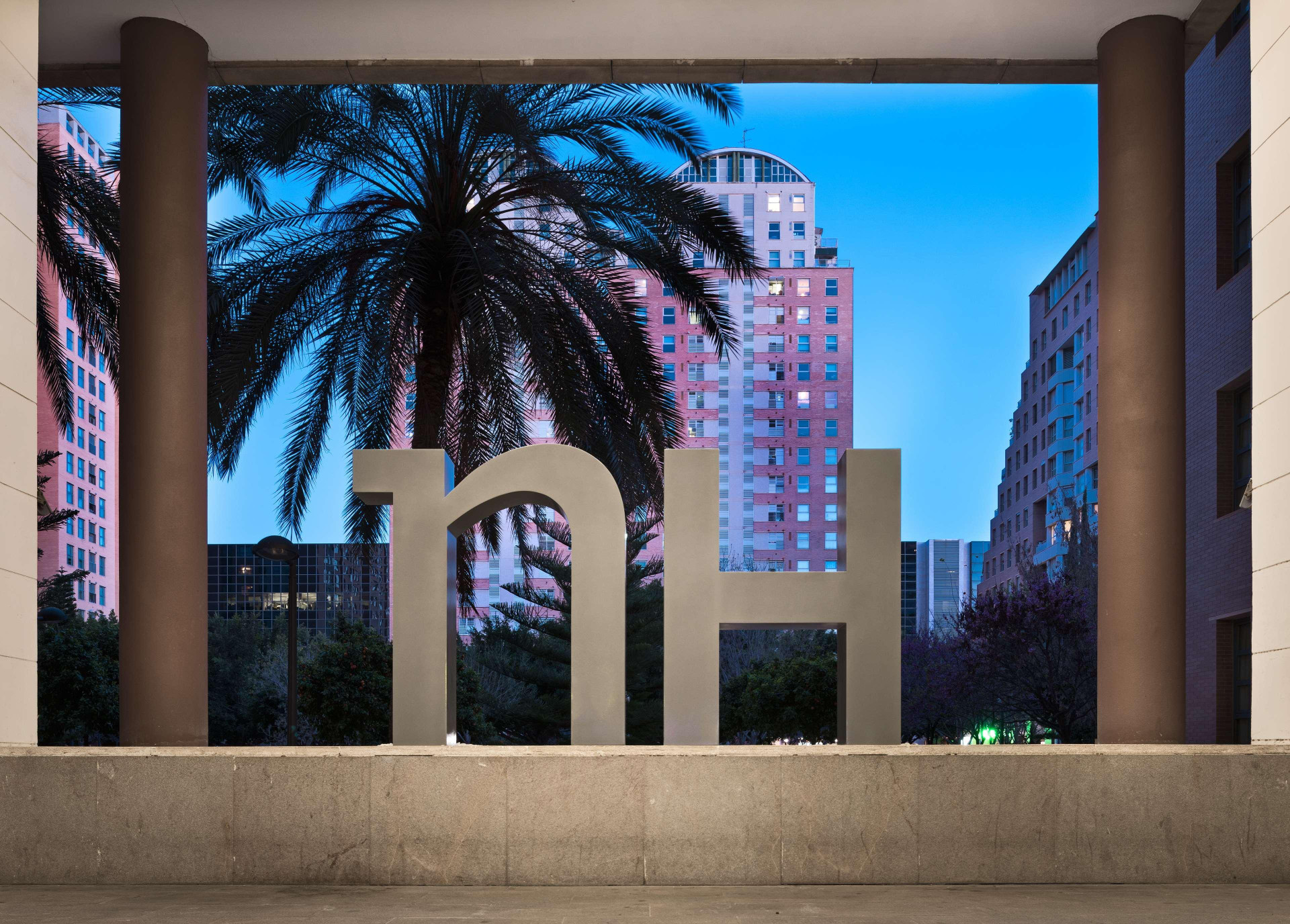 Vista Exterior NH Valencia Las Artes