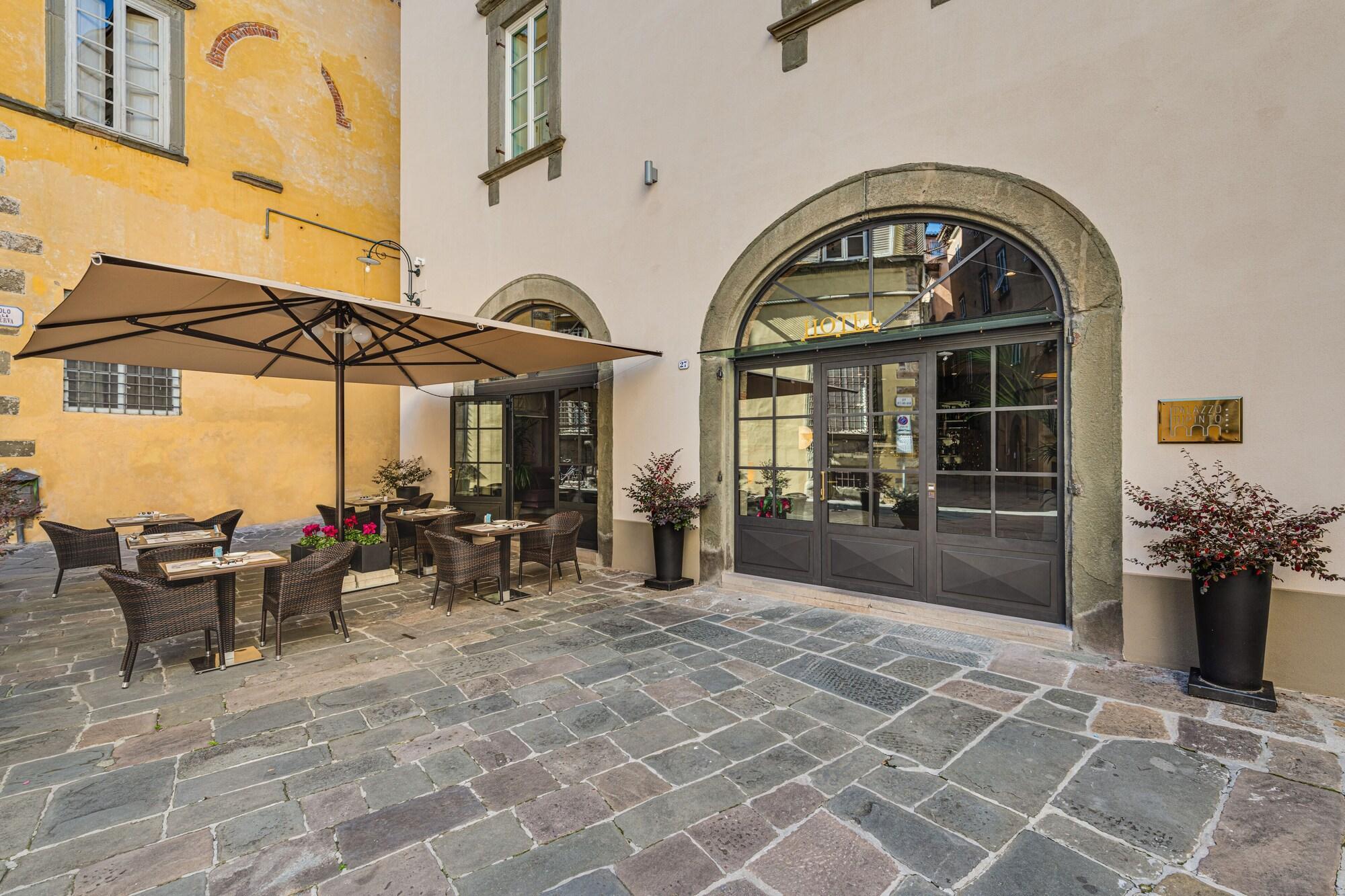 Vista Exterior Palazzo Dipinto