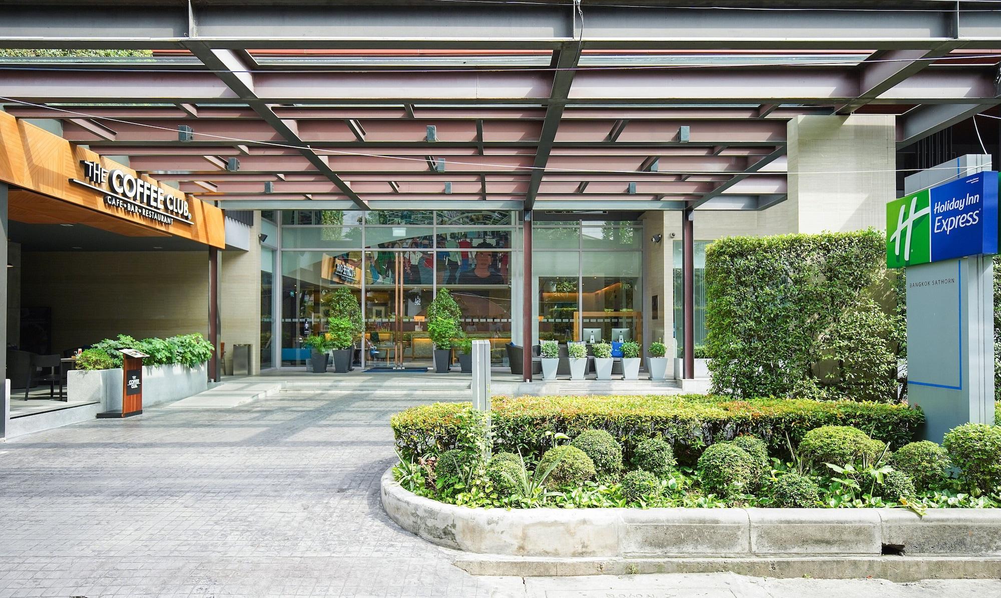 Vista Exterior Holiday Inn Express Bangkok Sathorn by IHG