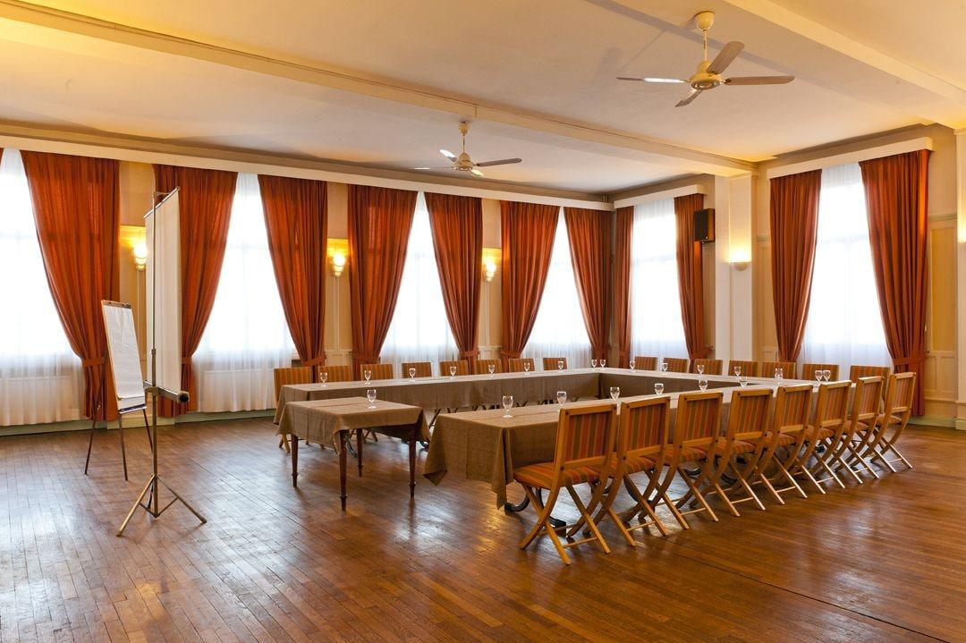 Sala de Reuniones Hôtel restaurant Le Cheval Rouge