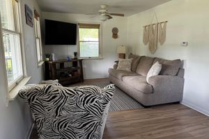 Alquiler Vacacional - Charming 2-bedroom home in quiet area, fenced in backyard, and walk downtown